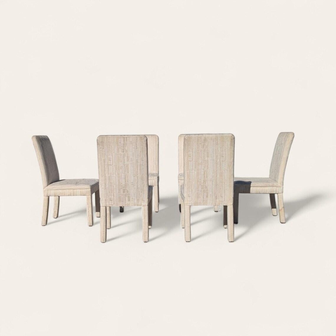 Set di sei sedie da pranzo postmoderne: Tessuto color crema, anni '80 in vendita 5