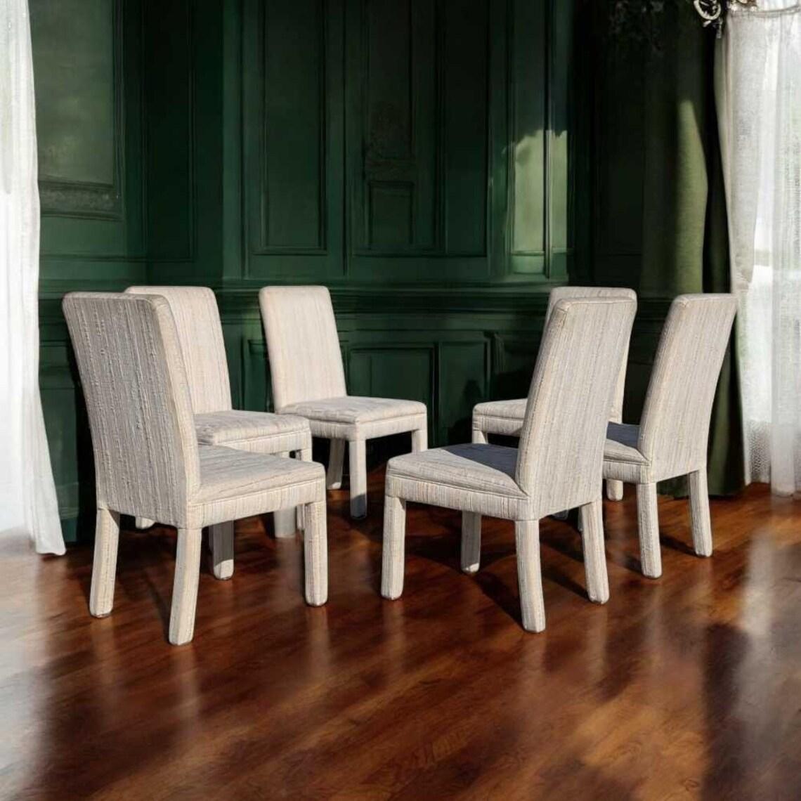 XX secolo Set di sei sedie da pranzo postmoderne: Tessuto color crema, anni '80 in vendita