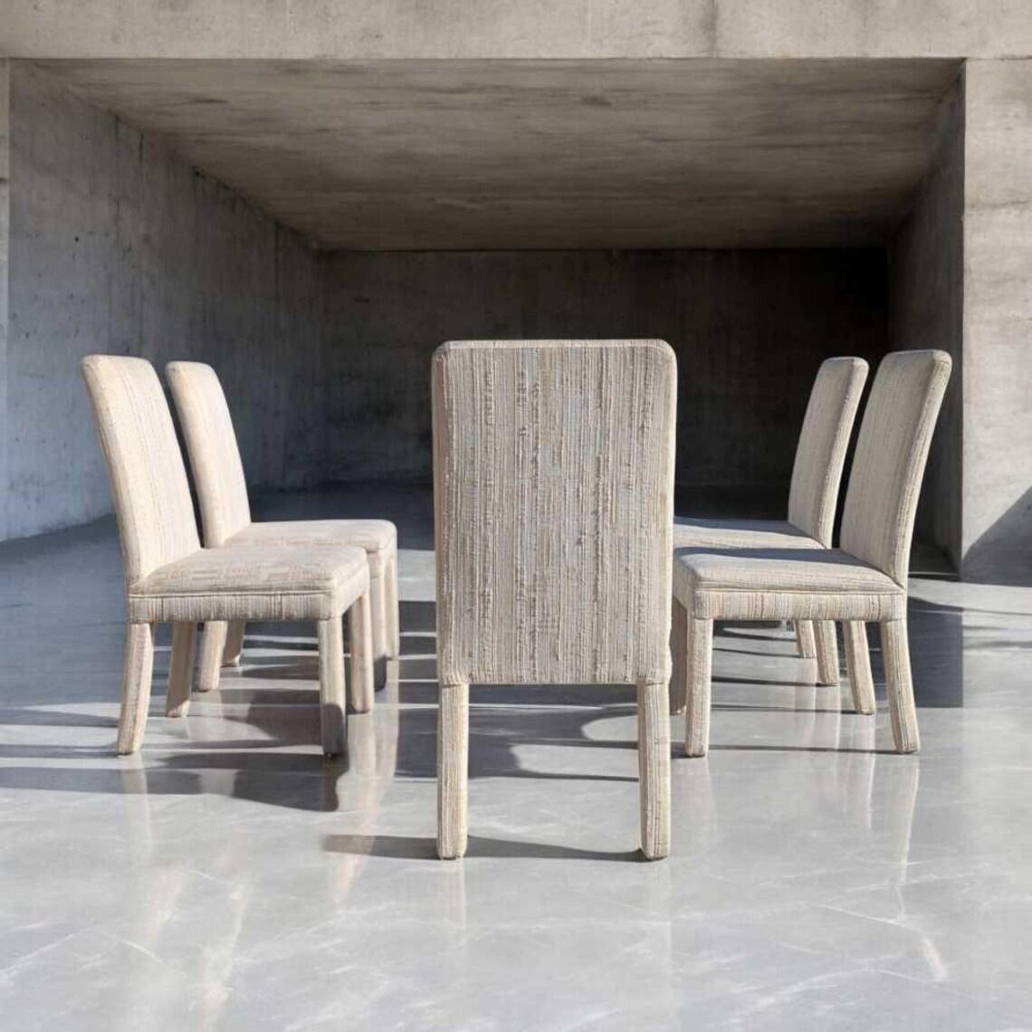 Set di sei sedie da pranzo postmoderne: Tessuto color crema, anni '80 in vendita 1