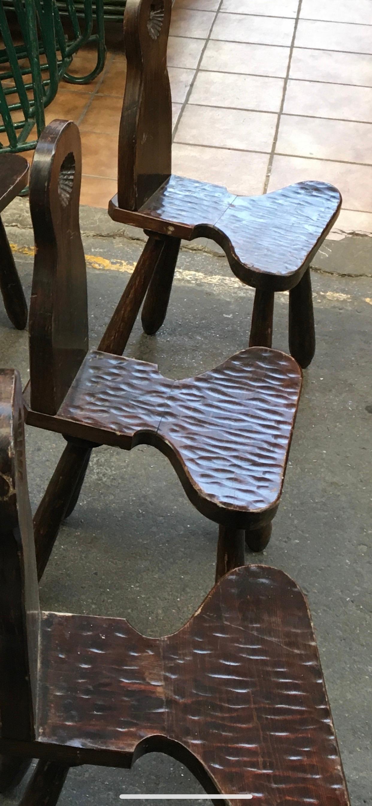 Europeo Set di sei sedie primitive in rovere massiccio in vendita