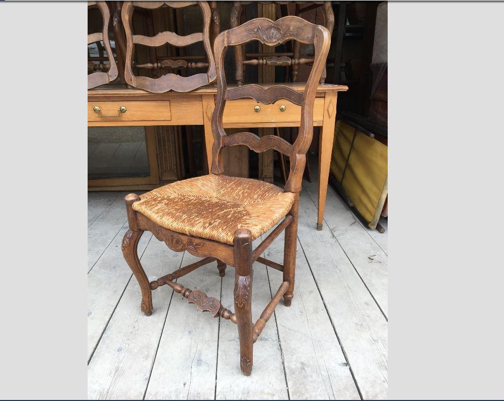 Set of Six Provencal French Dining Room Chairs in Oakwood from 1920s For Sale 10