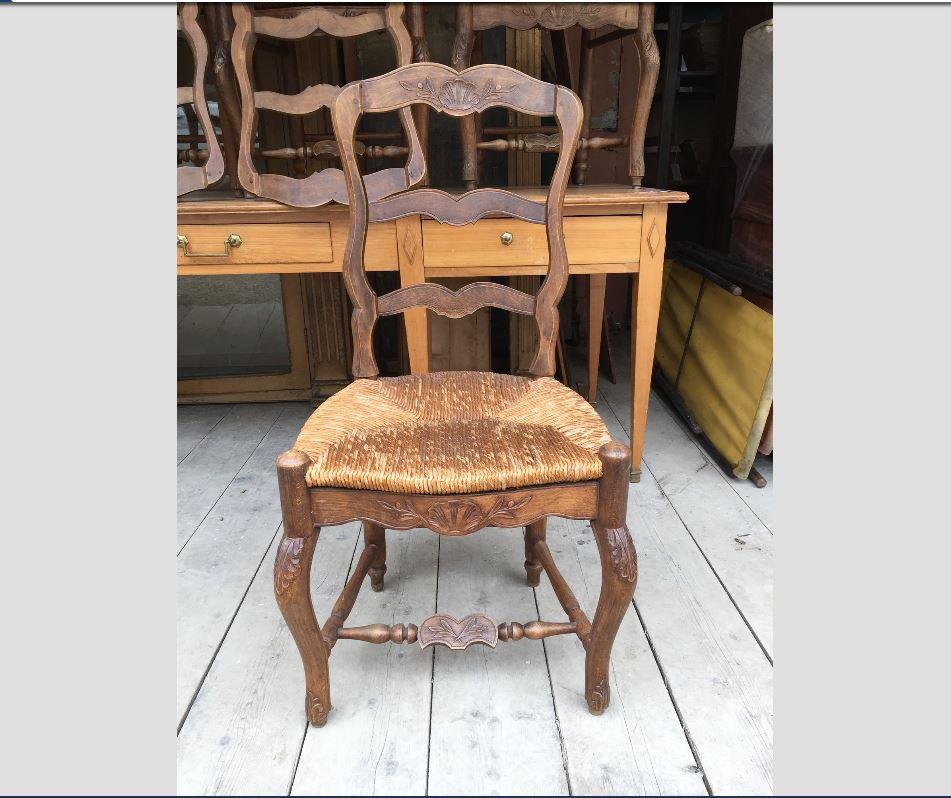 Set of Six Provencal French Dining Room Chairs in Oakwood from 1920s For Sale 11
