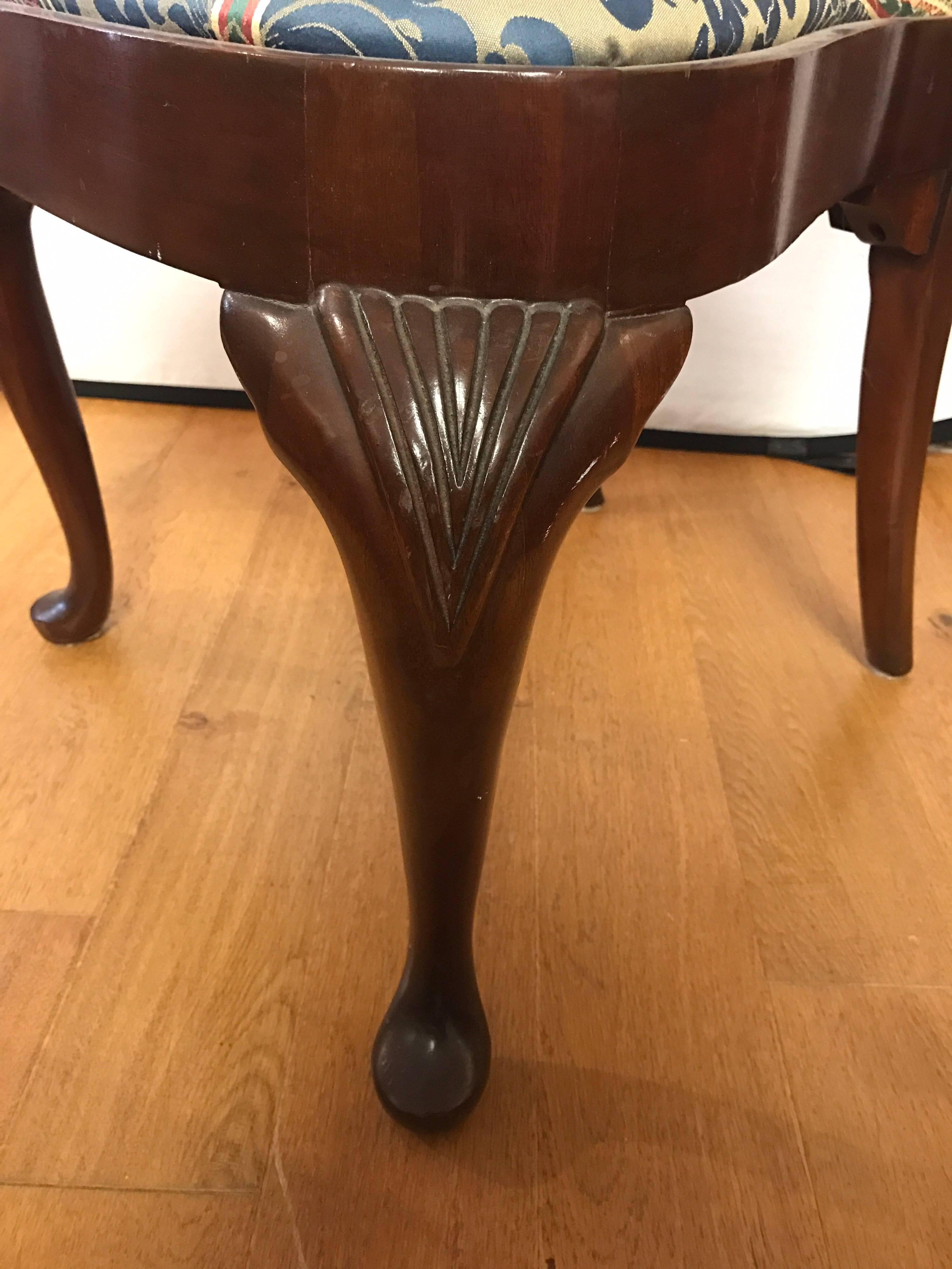 20th Century Set of Six Queen Anne Style Mahogany Dining Chairs