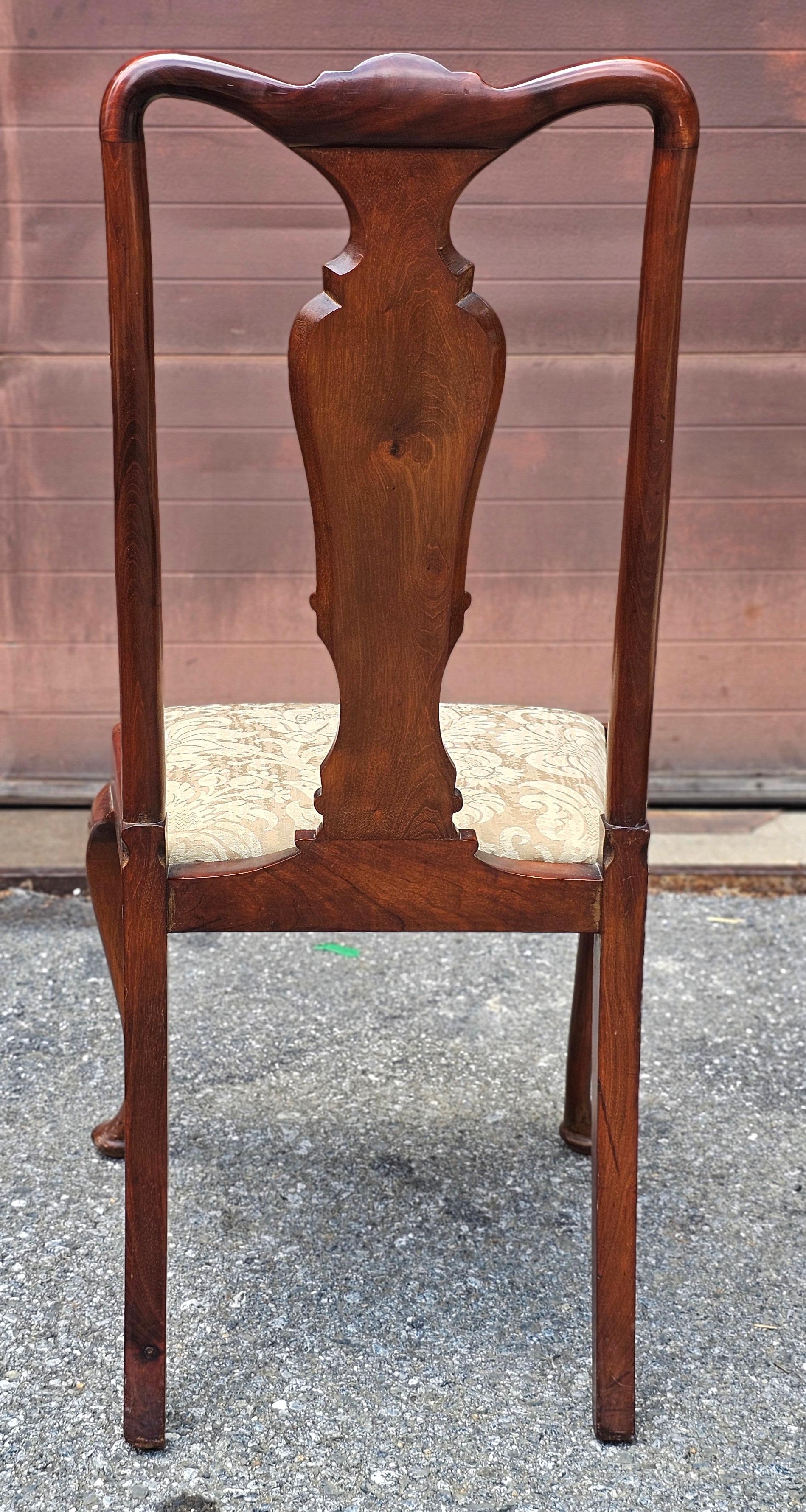 Juego de seis sillas de comedor de nogal estilo Queen Anne en venta 4