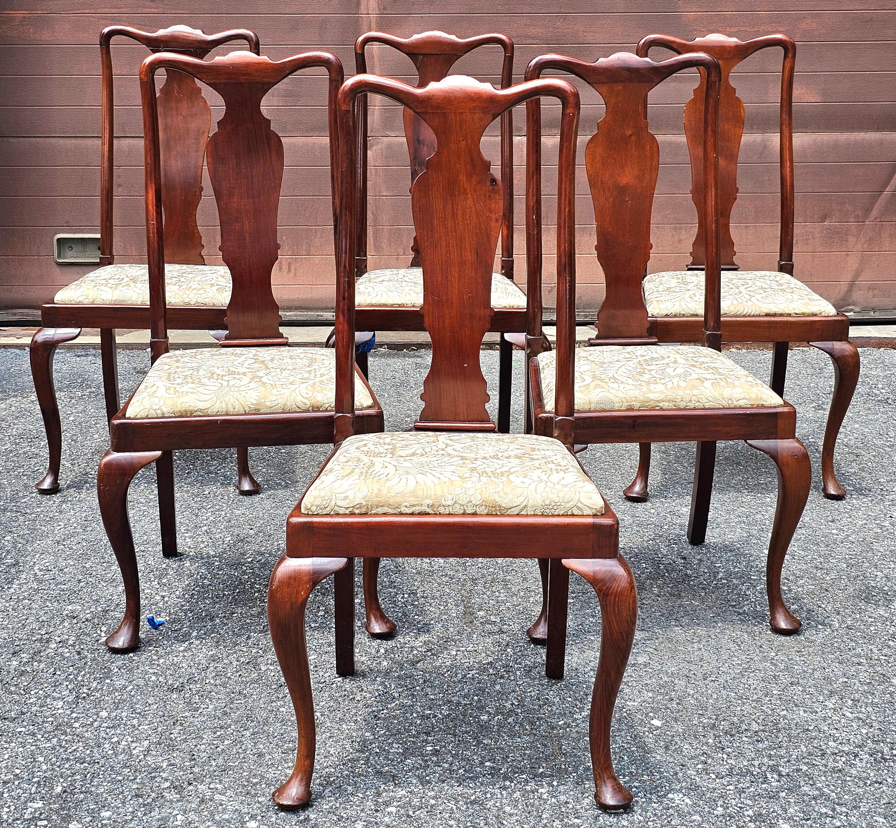 Juego de seis sillas de comedor de nogal estilo Queen Anne Estadounidense en venta