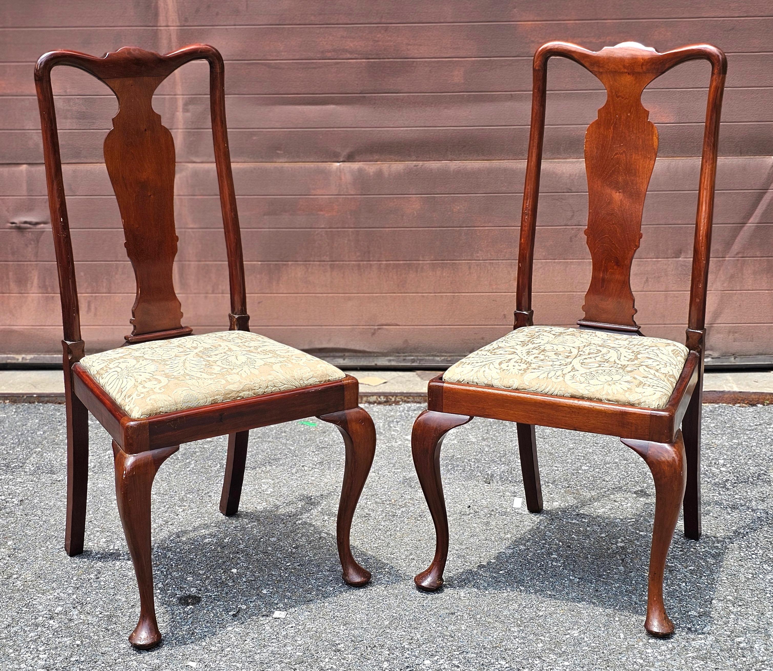Juego de seis sillas de comedor de nogal estilo Queen Anne en venta 1