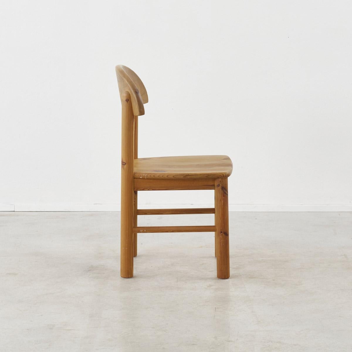 Set of six Rainer Daumiller solid pine dining chairs for Hirtshals Savvaerk In Good Condition For Sale In London, GB