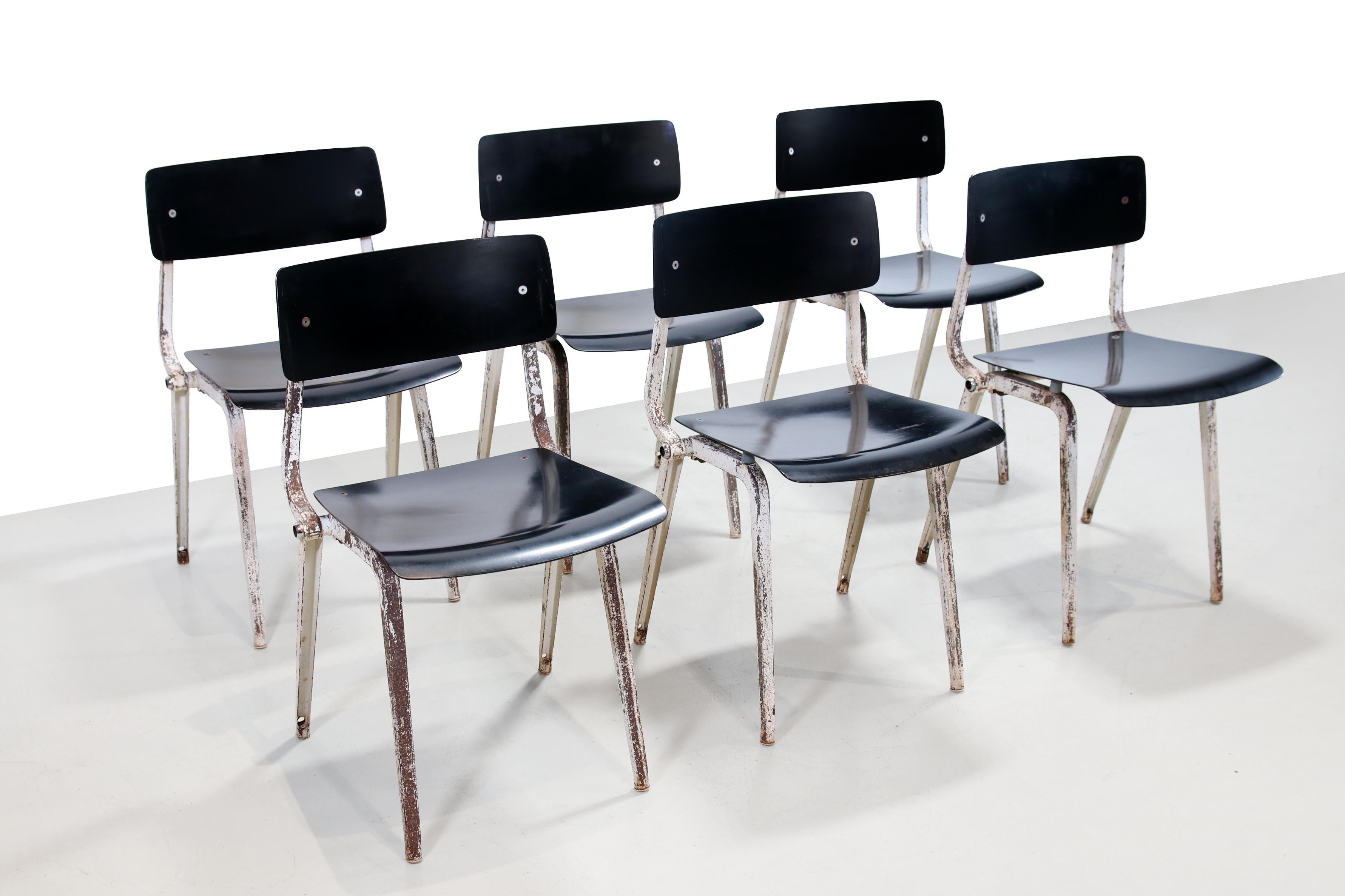 Set of six rare Friso Kramer Revolt theater chairs In Distressed Condition For Sale In Amsterdam, Noord Holland