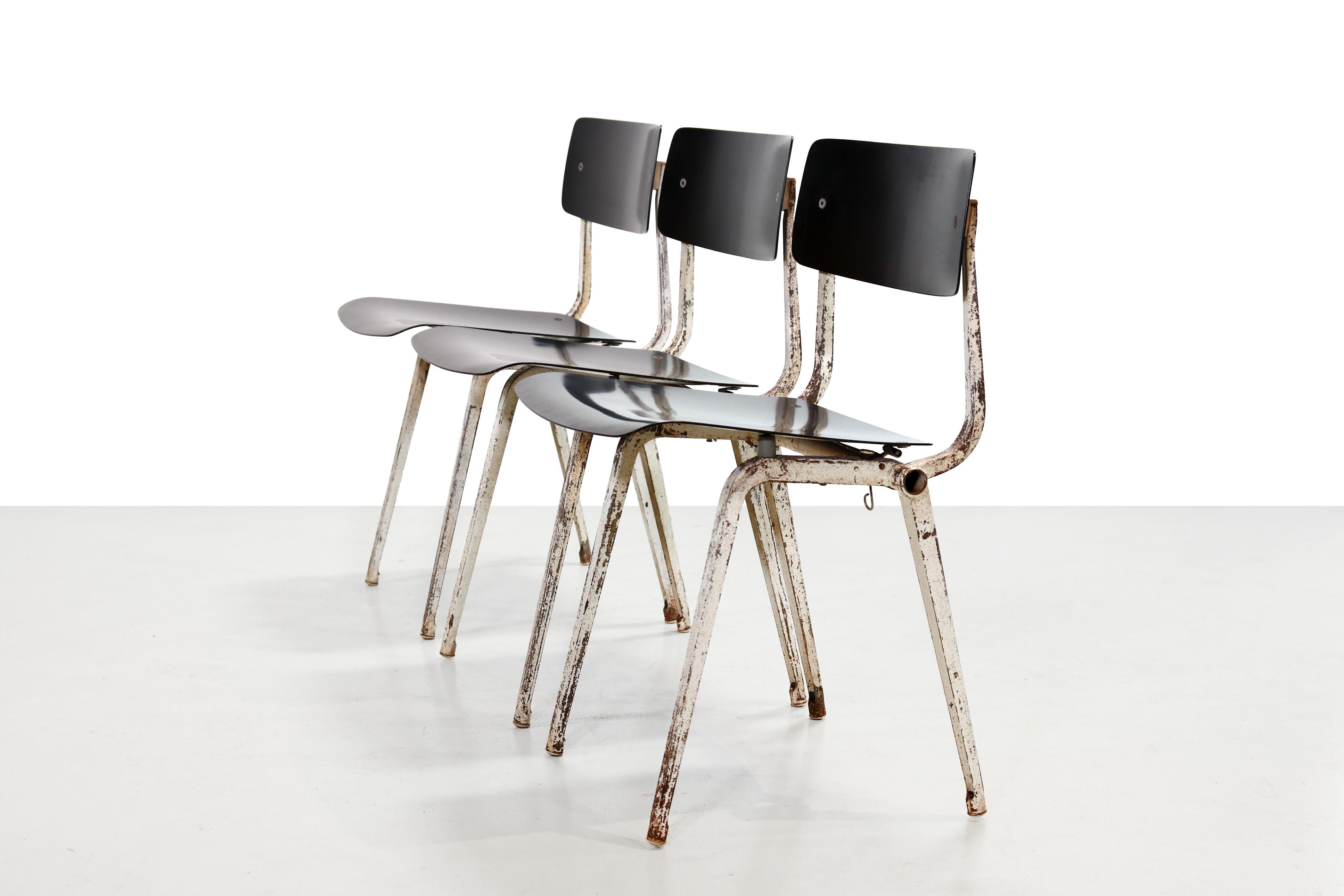 Mid-20th Century Set of six rare Friso Kramer Revolt theater chairs For Sale