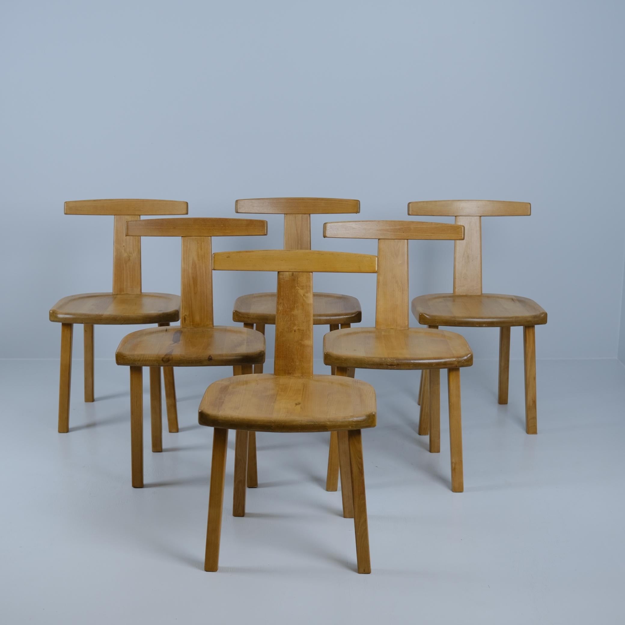 Si vous êtes à la recherche d'une chaise de haute qualité et d'un savoir-faire artisanal avec un look différent, ces chaises (Juha) ou AT&T sont ce qu'il vous faut. Ils sont robustes, conçus par Olavi Hänninen (1920-1992), l'un des principaux