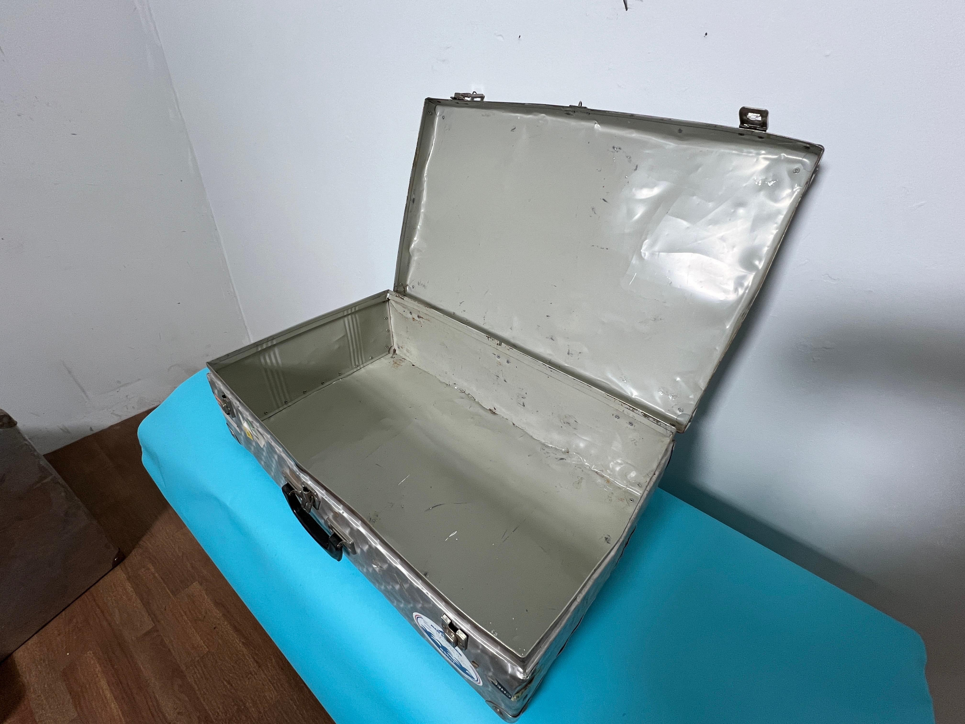Set of Six Rare Vintage French Cheney Style Honeycombed Aluminum Suitcases For Sale 4