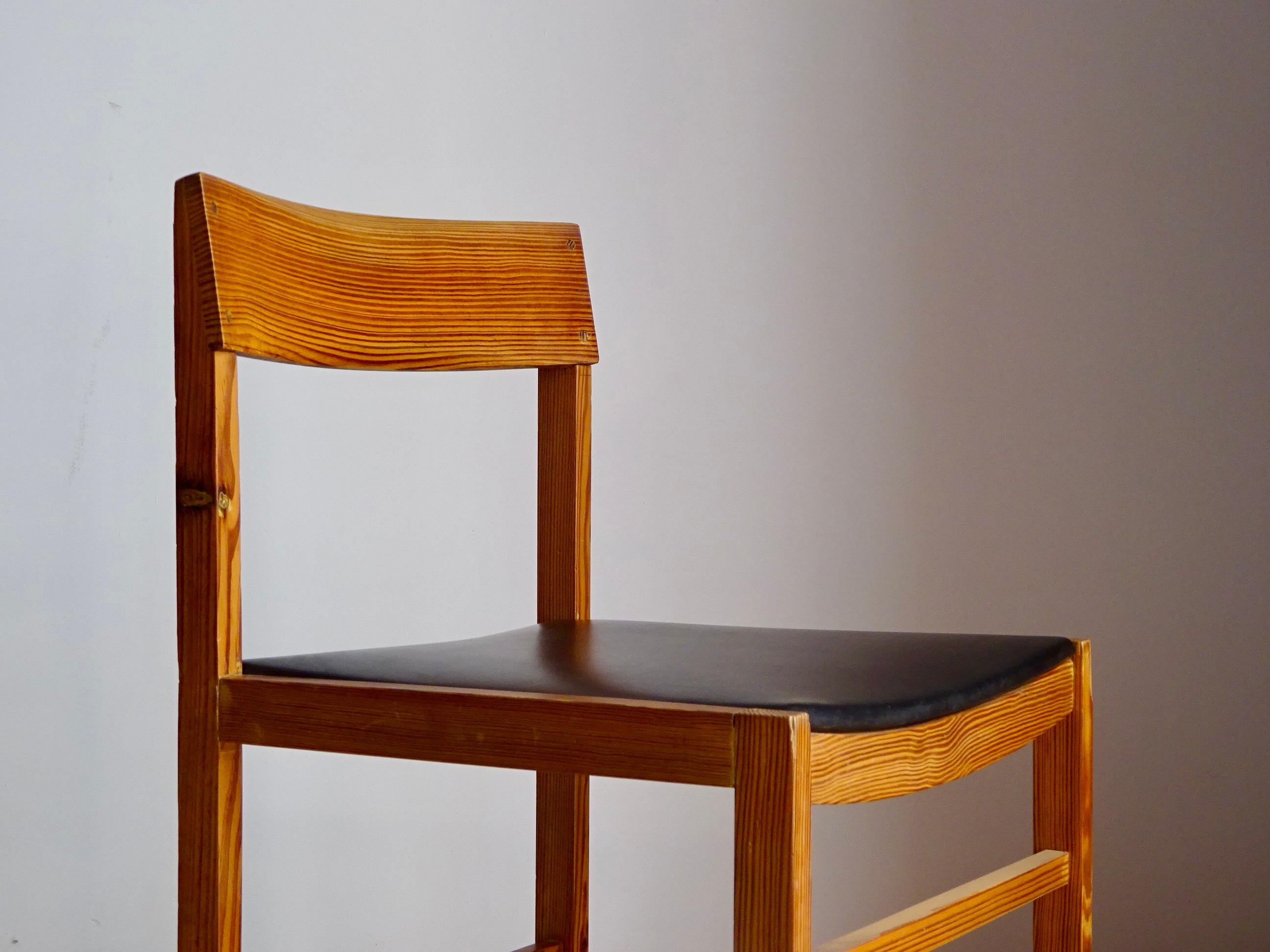 Ensemble de six chaises espagnoles rationalistes, années 1960. en vente 4