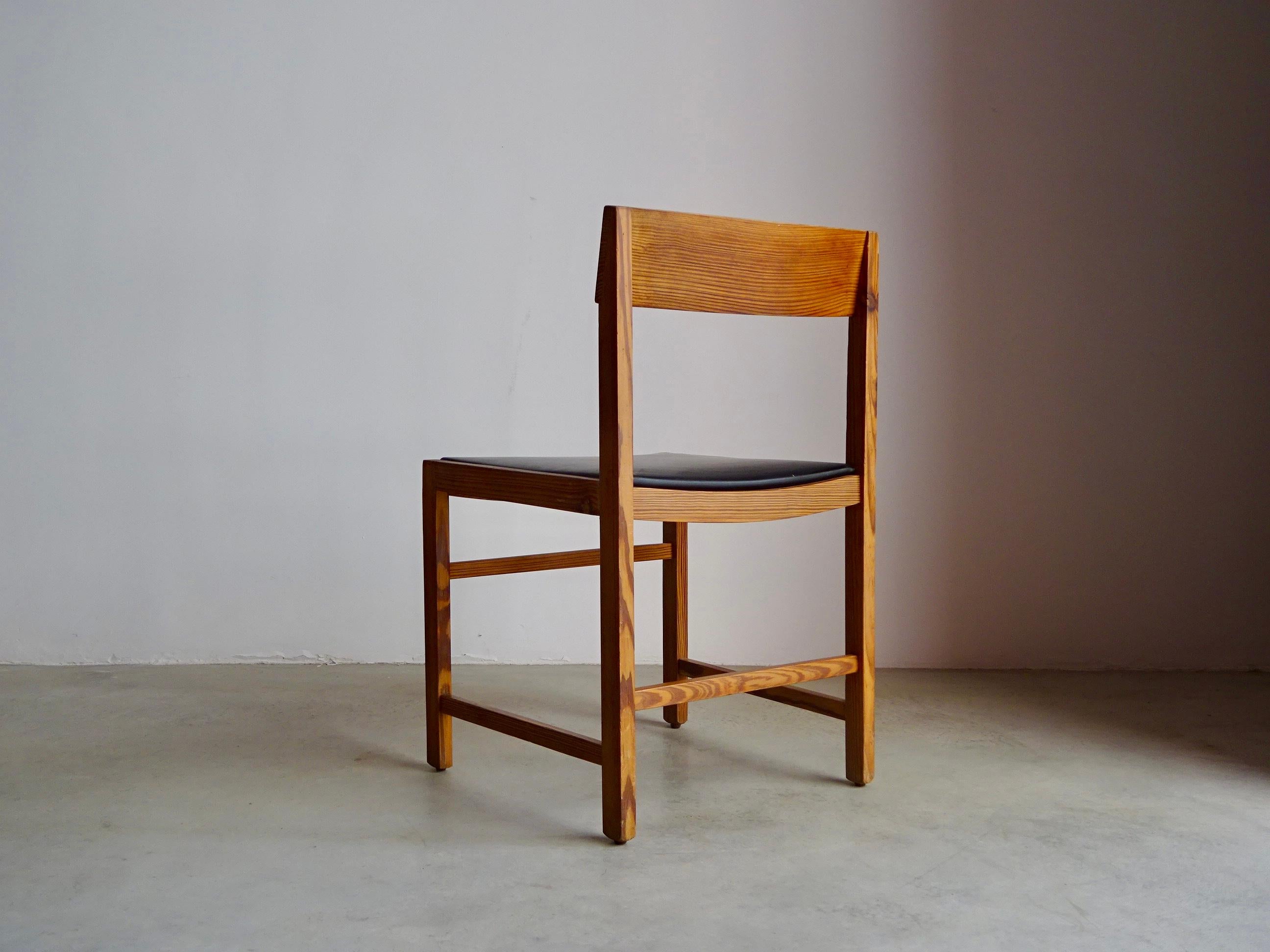 Pin Ensemble de six chaises espagnoles rationalistes, années 1960. en vente