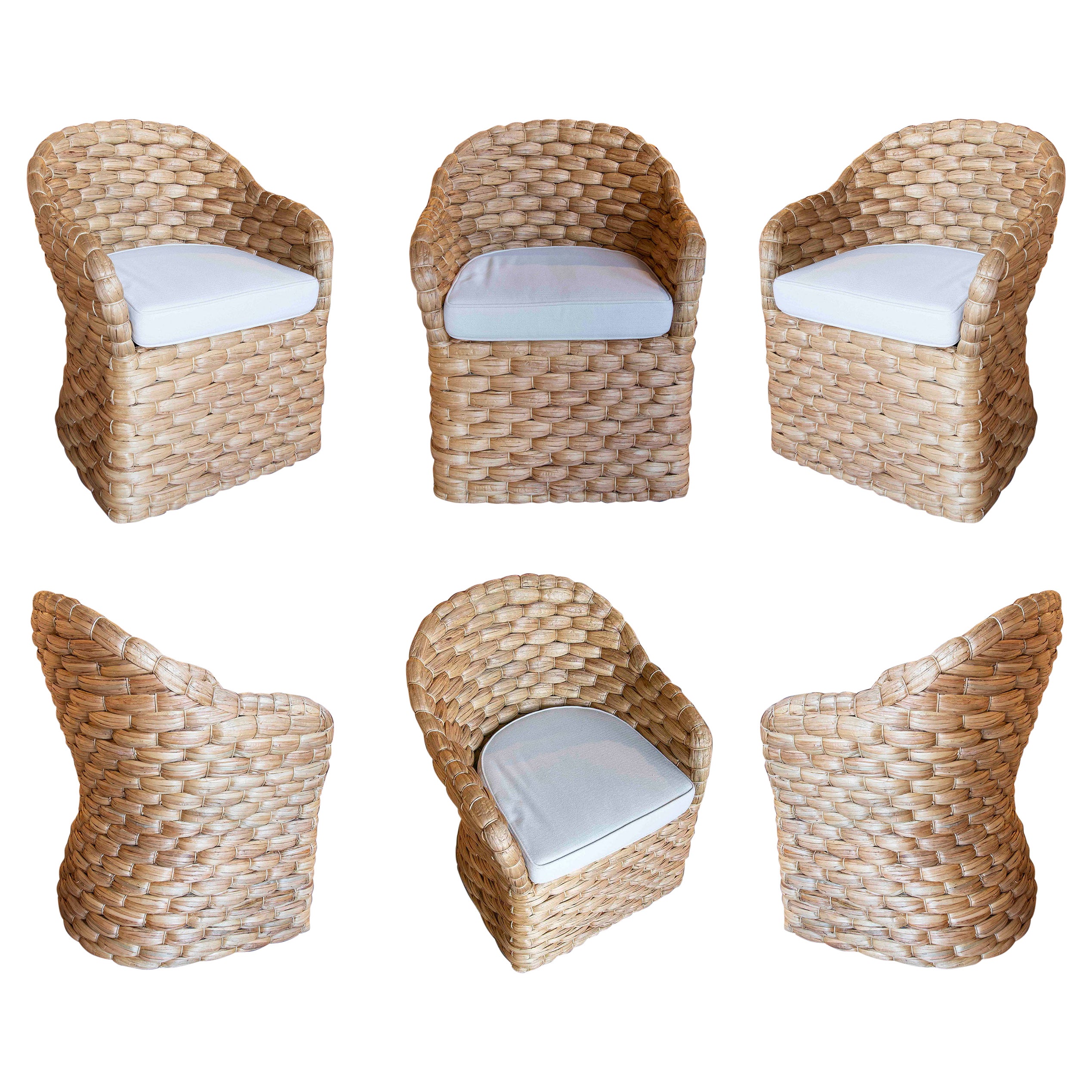 Juego de seis sillones de ratán con cojines