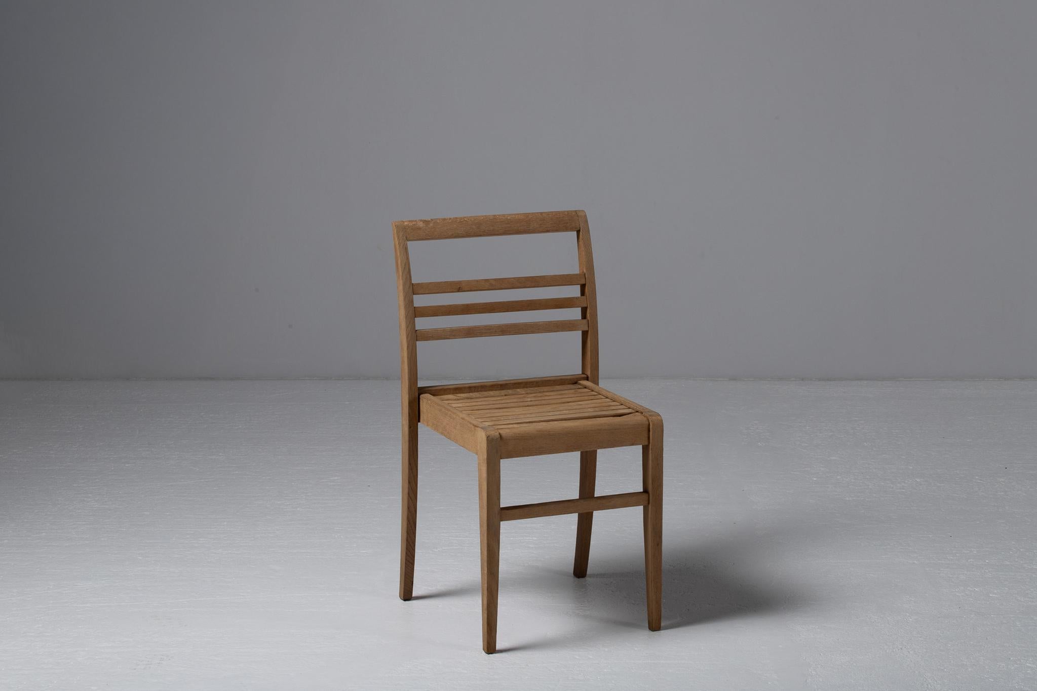 Ensemble de six chaises de reconstruction, René Gabriel, France, années 1950 en vente 5