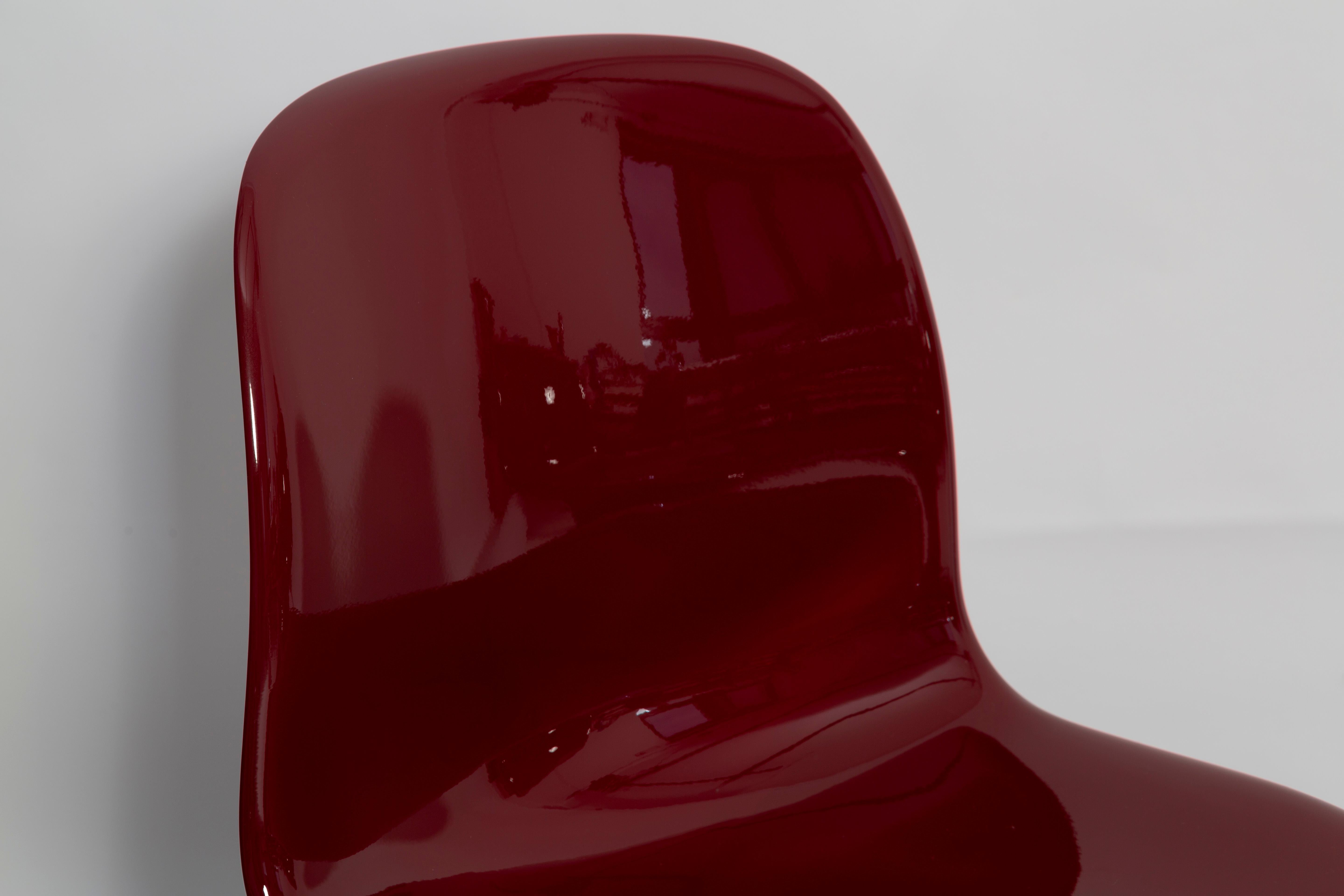 20ième siècle Ensemble de six chaises Kangourouo à vin rouge conçu par Ernst Moeckl, Allemagne, 1968 en vente