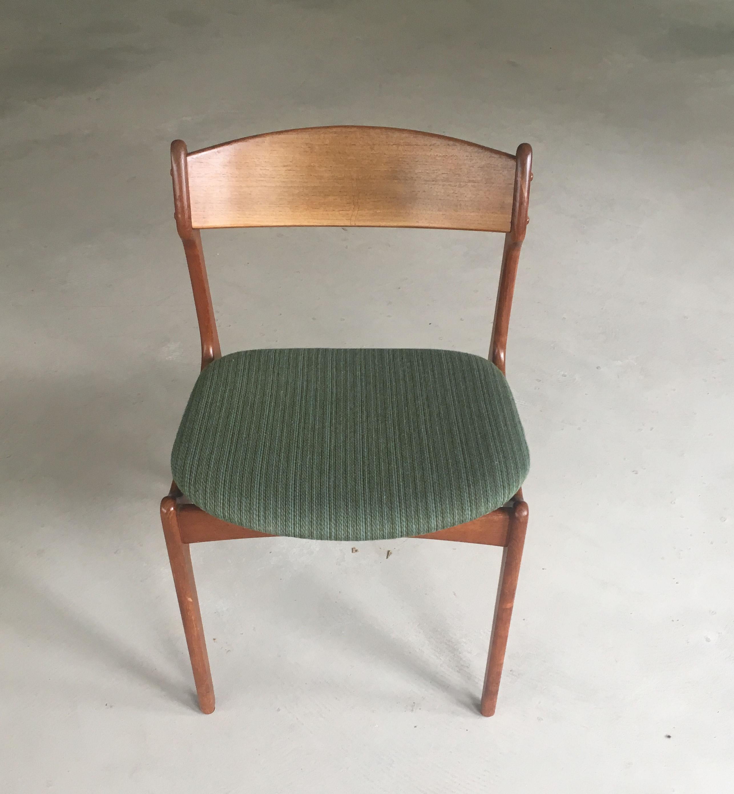 Set of six restored and refinished Danish Erik Buch dining chairs in teak, Inc. custom upholstery

This rarely seen version of one of Erik Buchs most popular chairs with their floating seats has a backrest in teak veneer.

The chairs have been fully