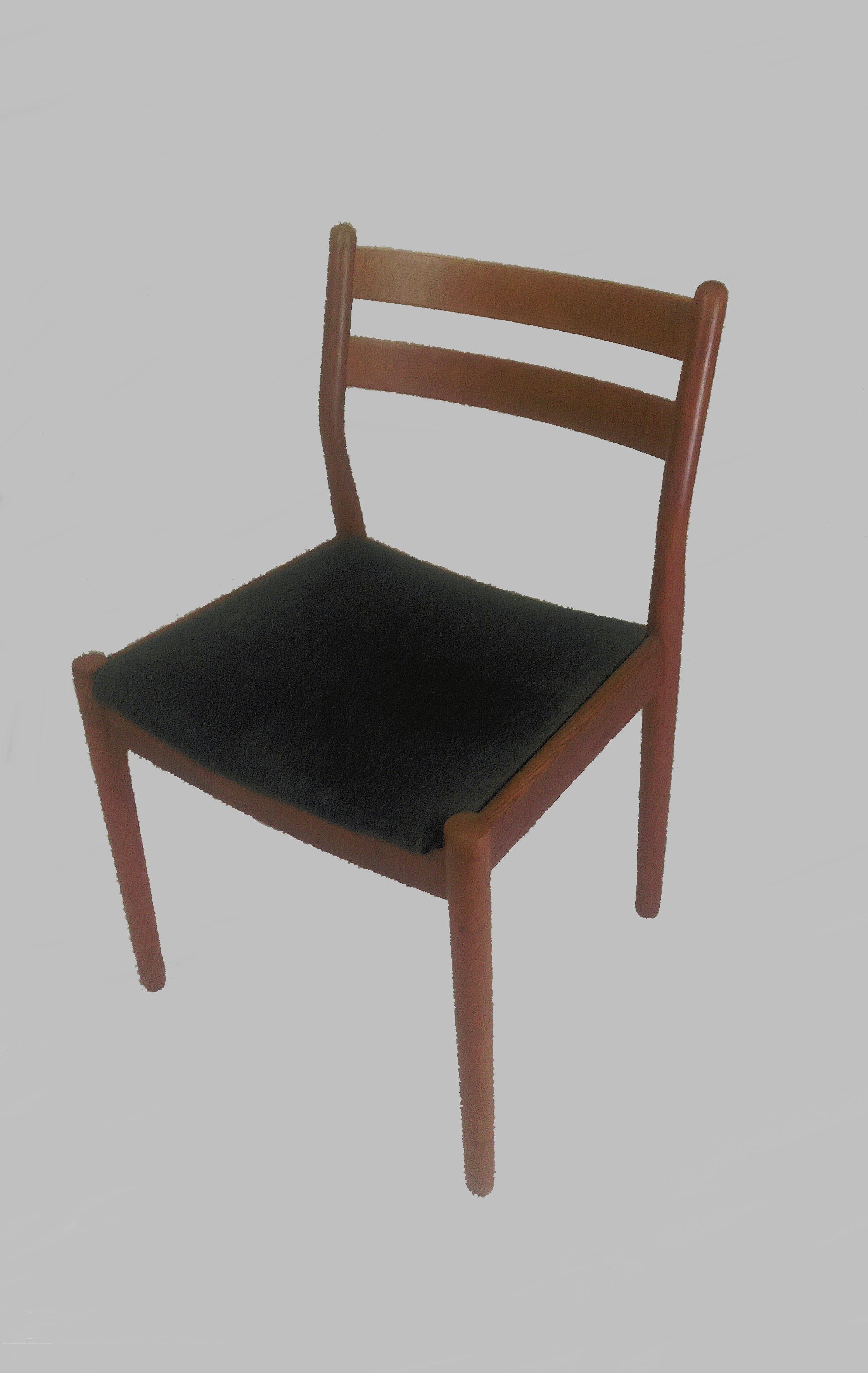Danese Set di sei sedie da pranzo di Poul Volther rifinite, Inc. Rivestito in vendita
