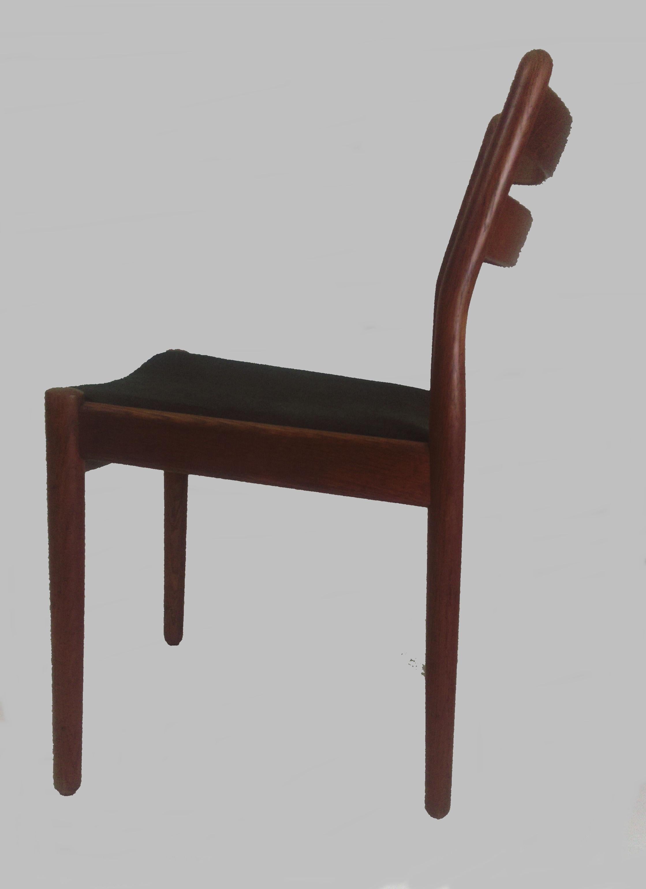 Metà XX secolo Set di sei sedie da pranzo di Poul Volther rifinite, Inc. Rivestito in vendita
