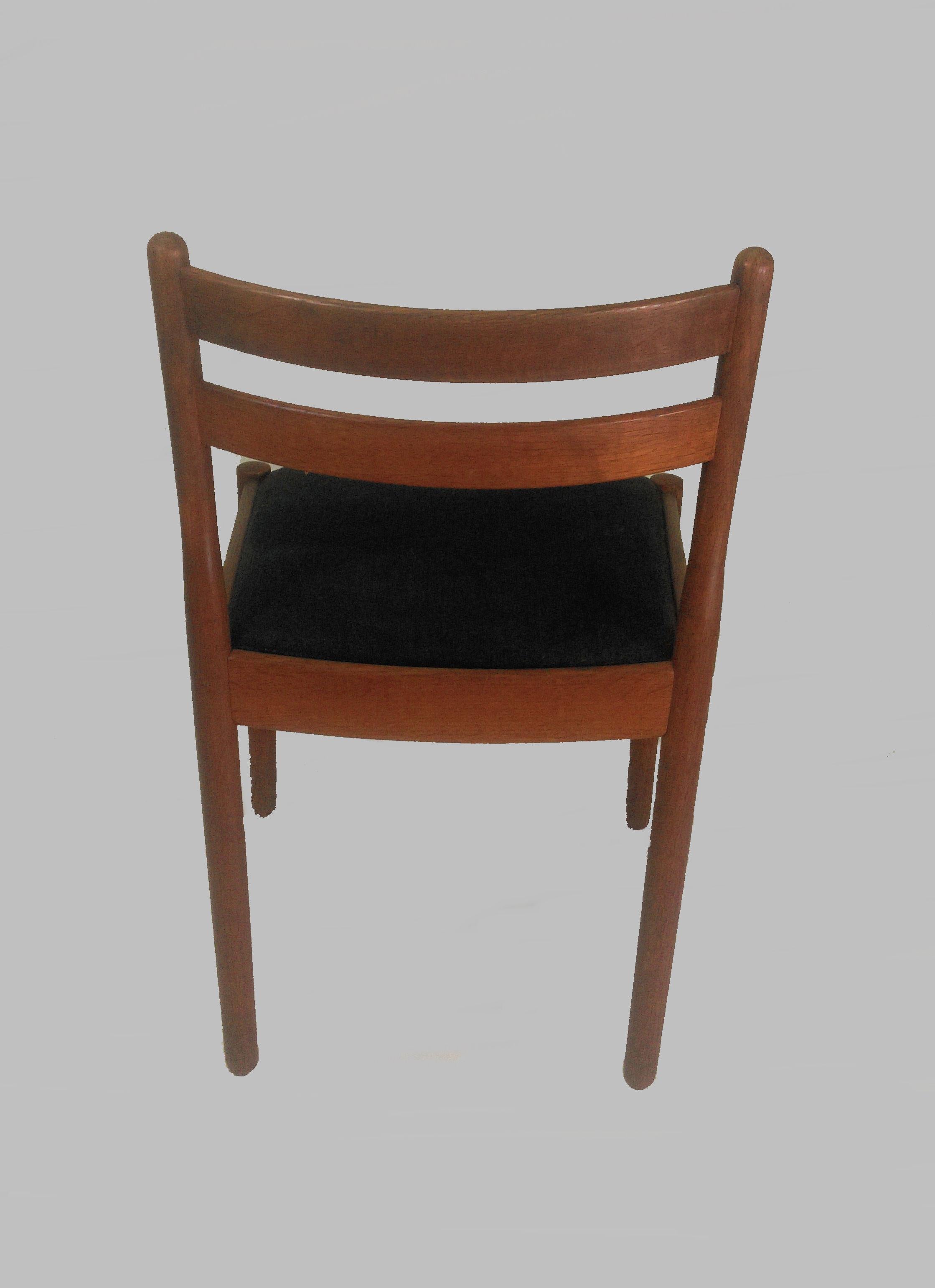 Set di sei sedie da pranzo di Poul Volther rifinite, Inc. Rivestito in vendita 1