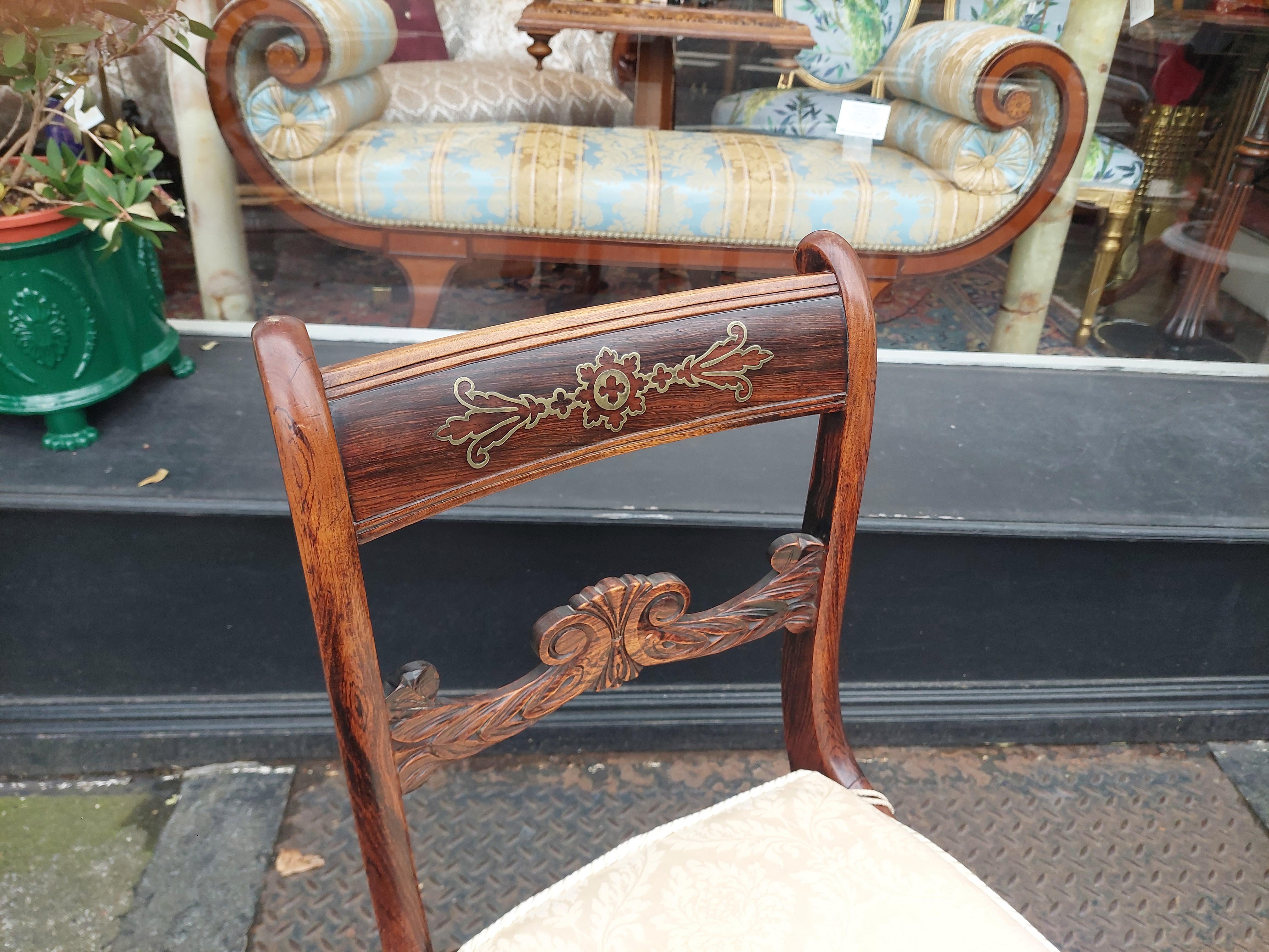 Inizio XIX secolo Set of Six Regency Brass Inlaid Faux Rosewood Dining Chairs in vendita