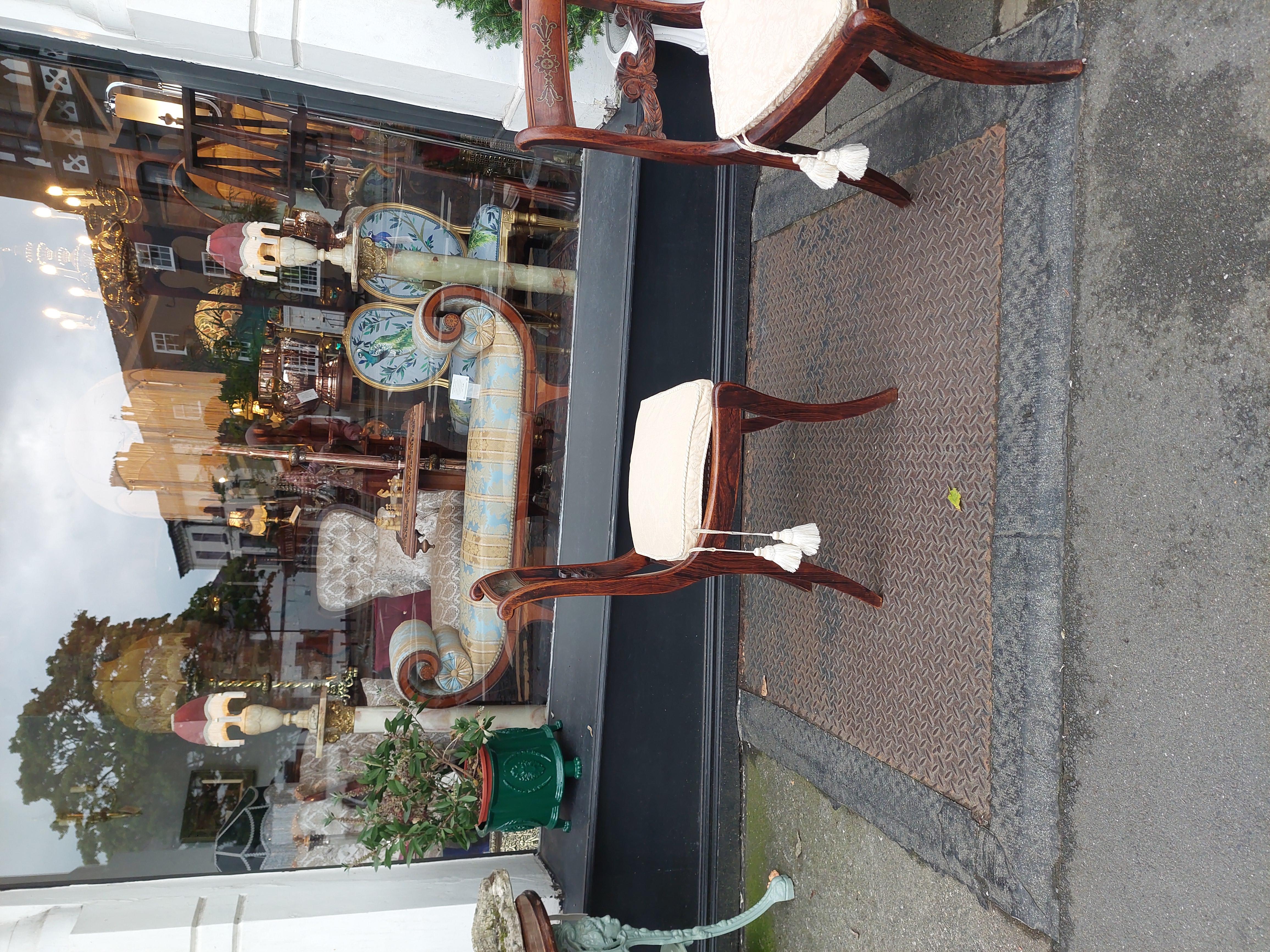 Ottone Set of Six Regency Brass Inlaid Faux Rosewood Dining Chairs in vendita