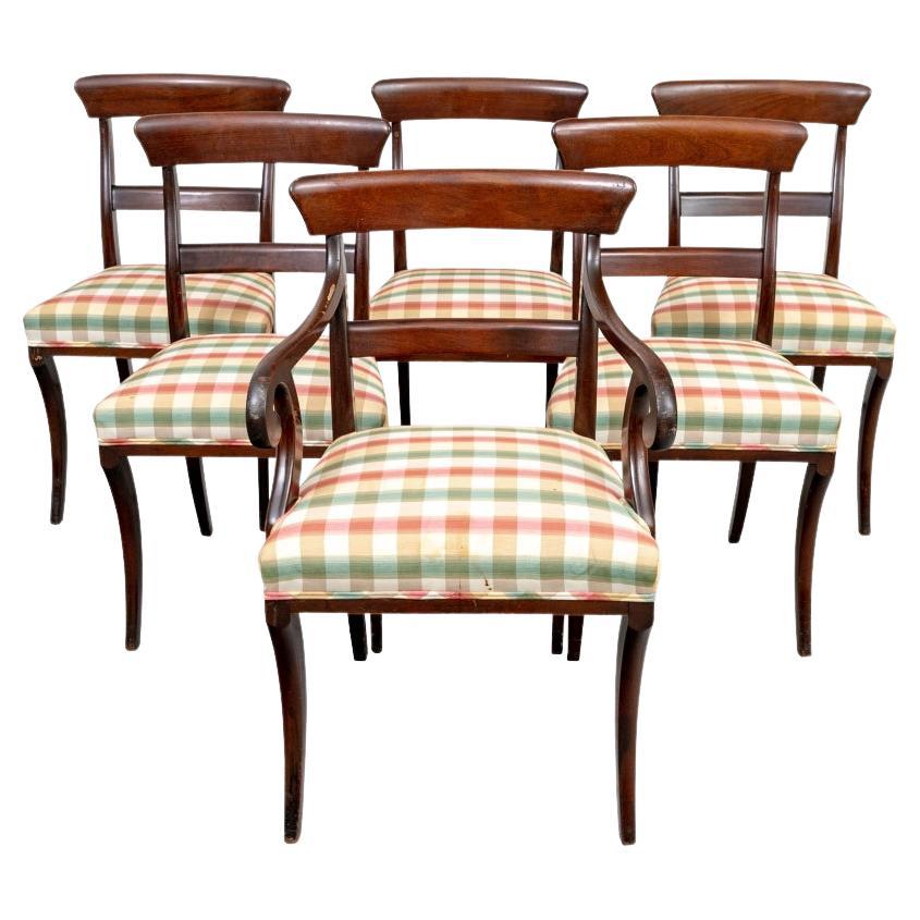 Ensemble de six chaises de salle à manger en acajou de style Régence en vente
