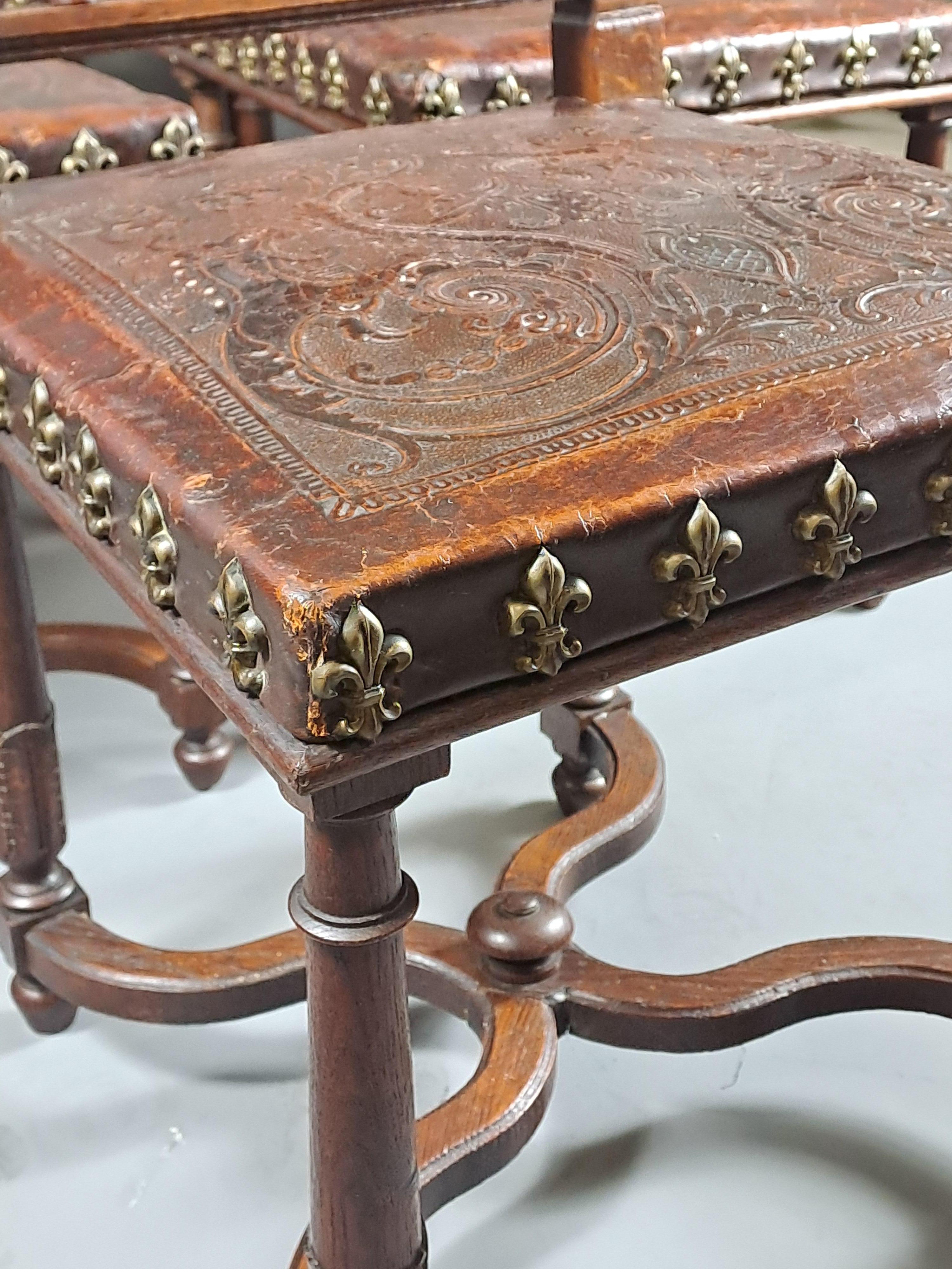 Ensemble de six chaises de style Upholstering en cuir cordovan gaufré en vente 3