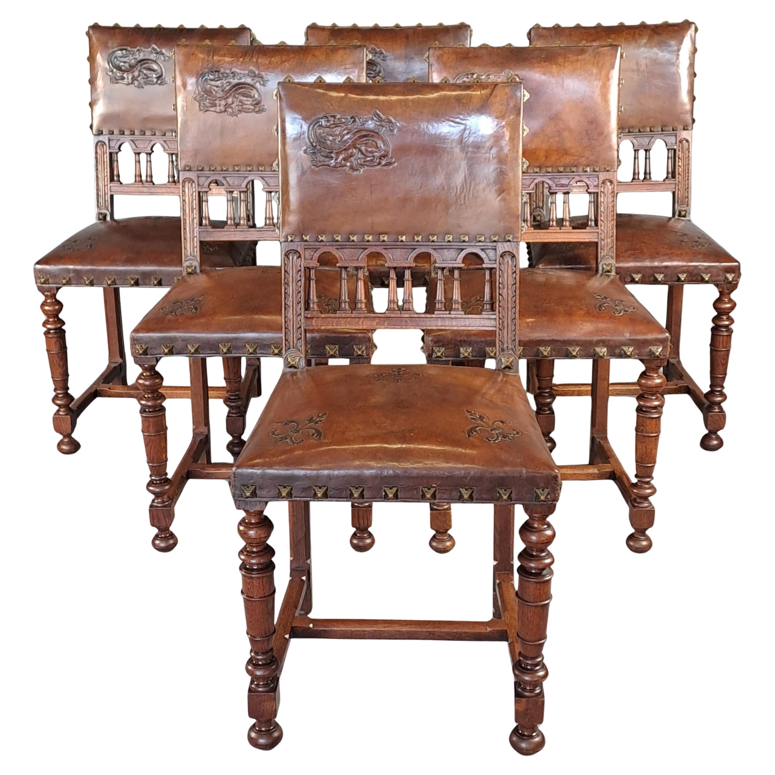 Ensemble de six chaises de style Upholstering recouvertes de cuir estampé d
un Salam