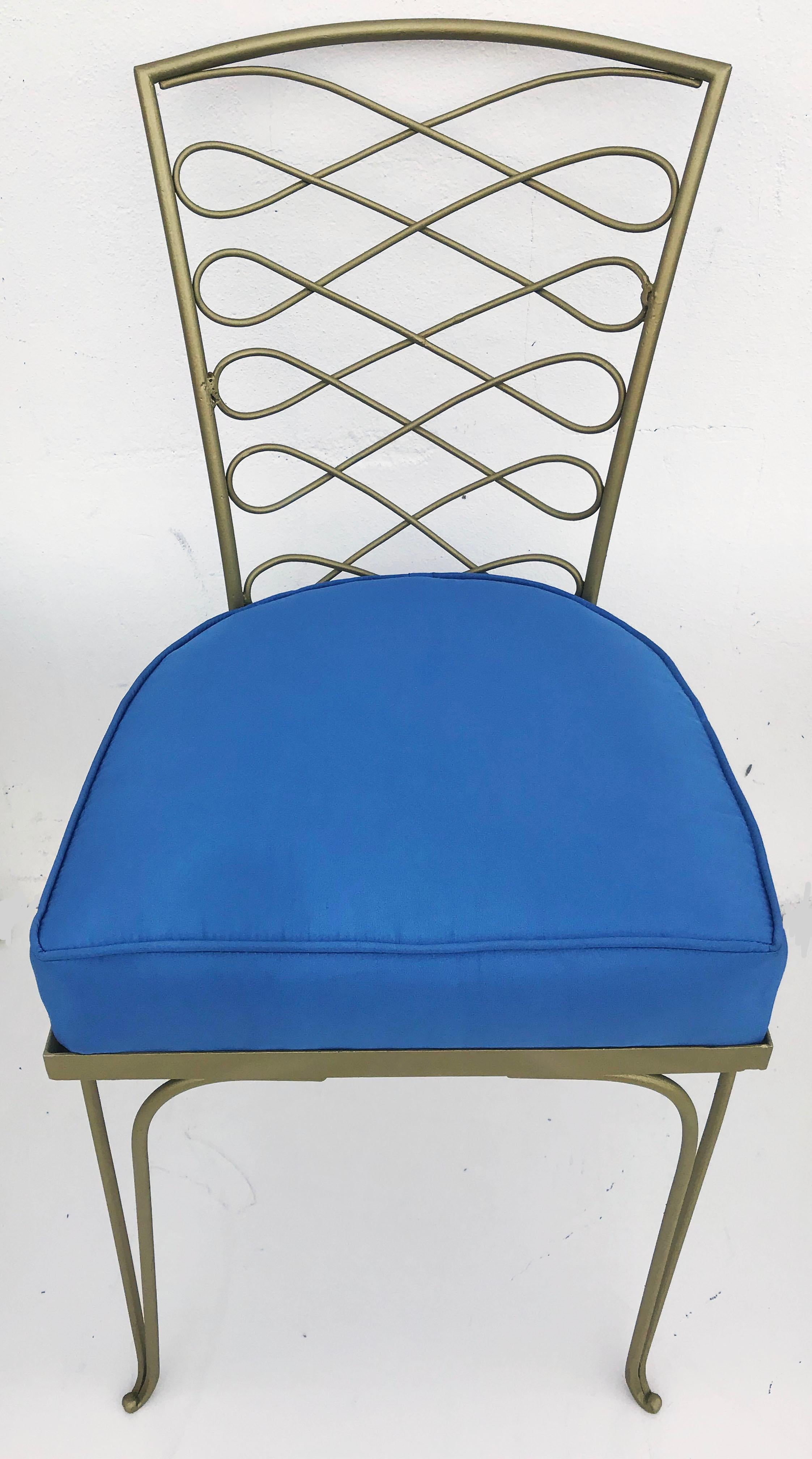 Satz von sechs schmiedeeisernen Rene Prou Art-Déco-Esszimmerstühlen mit blauen Stoffsitzen  (Art déco) im Angebot