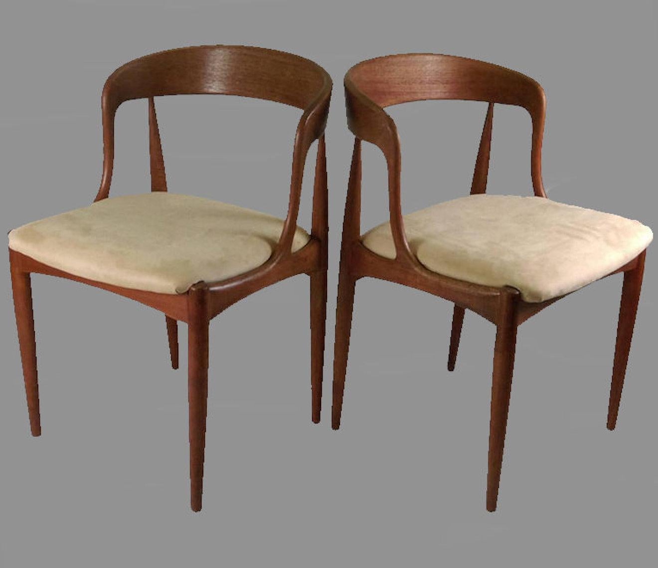 Set of six restored Johannes Andersen dining chairs in teak inc. reupholstery designed for Ørum Møbelfabrik in 1965

The chairs were designed in 19Set of six elegant organic shaped dining chairs in teak designed by the Danish designer Johannes