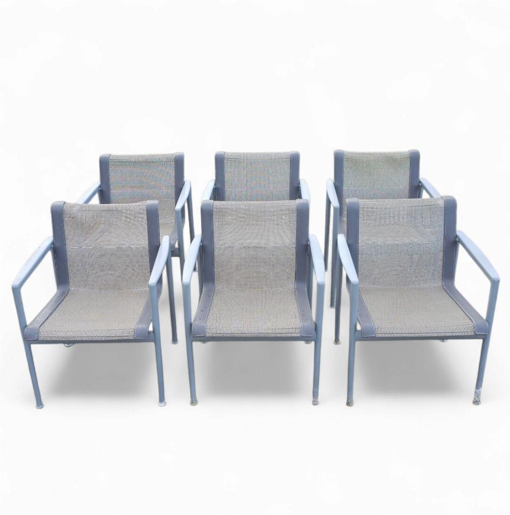 Un classico del design moderno per esterni, questo set di sei poltrone da pranzo dell'iconica Collezione 1966 di Richard Schultz combina un minimalismo scultoreo con una qualità duratura. Creata originariamente per Florence Knoll e prodotta da