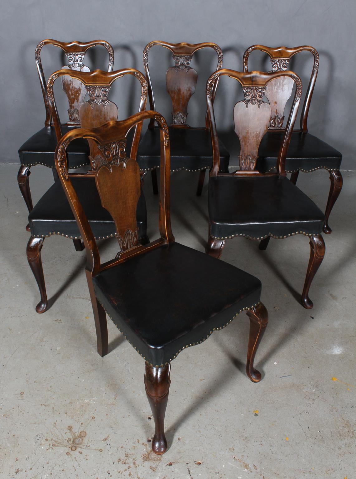 Set of six Rococo chairs in stained beech.

Original upholstered with black patinated leather with nails.

Made in the start of the 20th century.