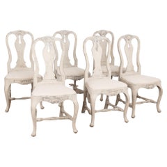 Ensemble de six chaises de salle à manger grises rococo, Suède vers 1840-60