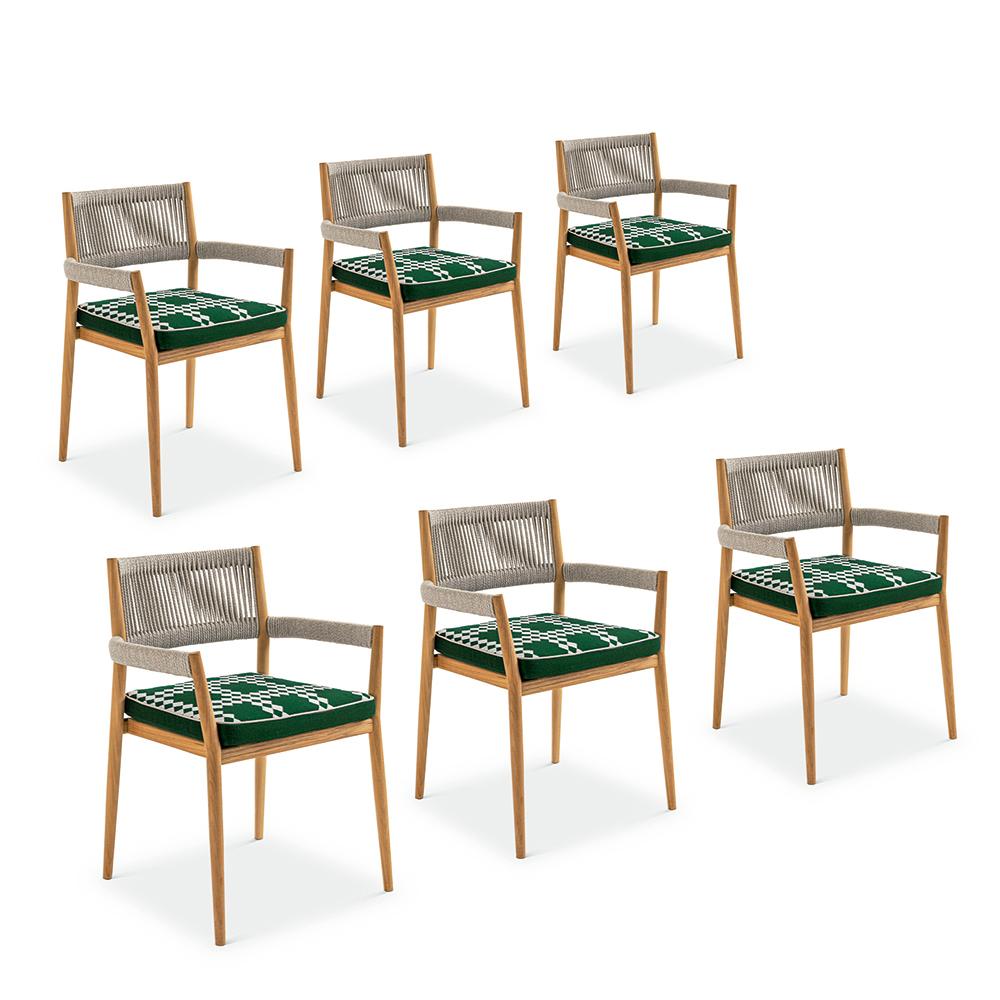 Sedie da esterno disegnate da Rodolfo Dordoni nel 2020. Prodotto da Cassina in Italia.

La collezione di mobili Dine Out è stata progettata per aggiungere un tocco di stile sofisticato alla zona pranzo all'aperto, massimizzandone il comfort e la