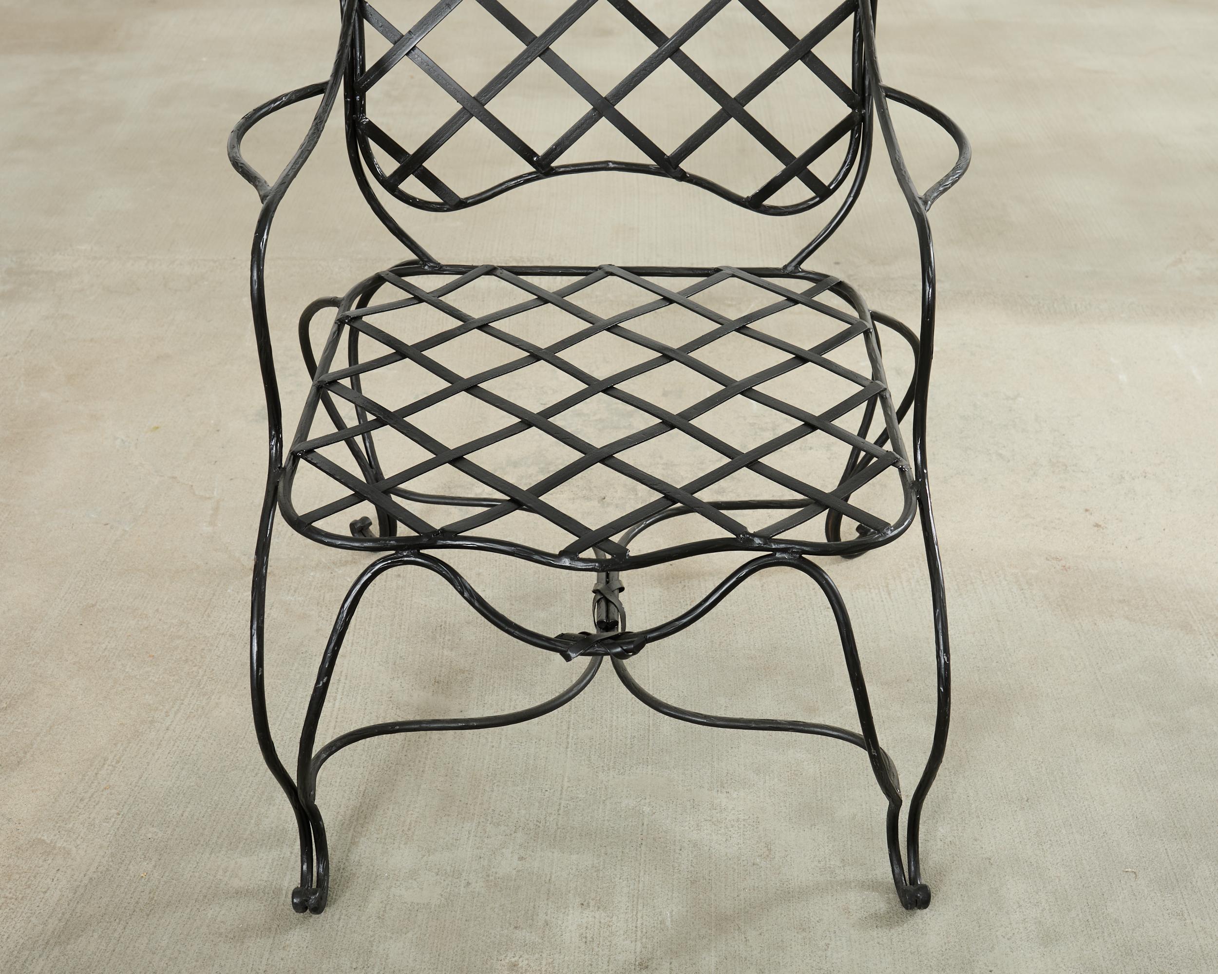 Set di sei poltrone da giardino in ferro a forma di ramoscello Rose Tarlow in vendita 13