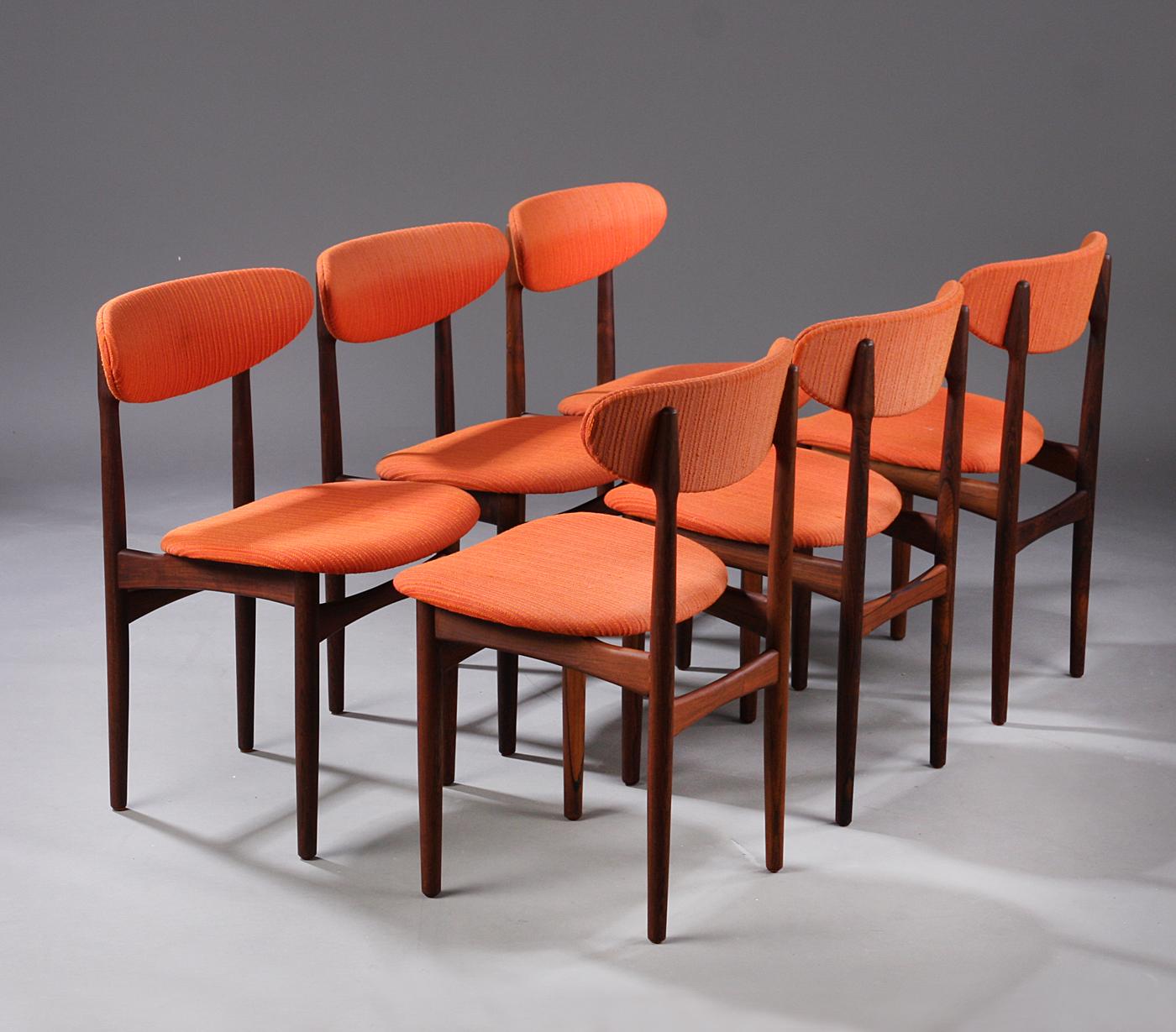 Set of six dining chairs with hardwood frame, seat and back upholstered with orange cover. Manufactured by Scantic Møbelverkverk with stamp from the 1960s.
Dimensions: H 78/44, B 51, D approximate 48 cm.
Good vintage condition.
 