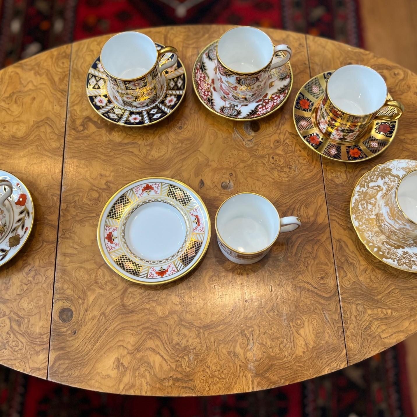 Ensemble de six tasses et soucoupes à demi-tasse en porcelaine dorée Imari Royal Crown Derby en vente 3