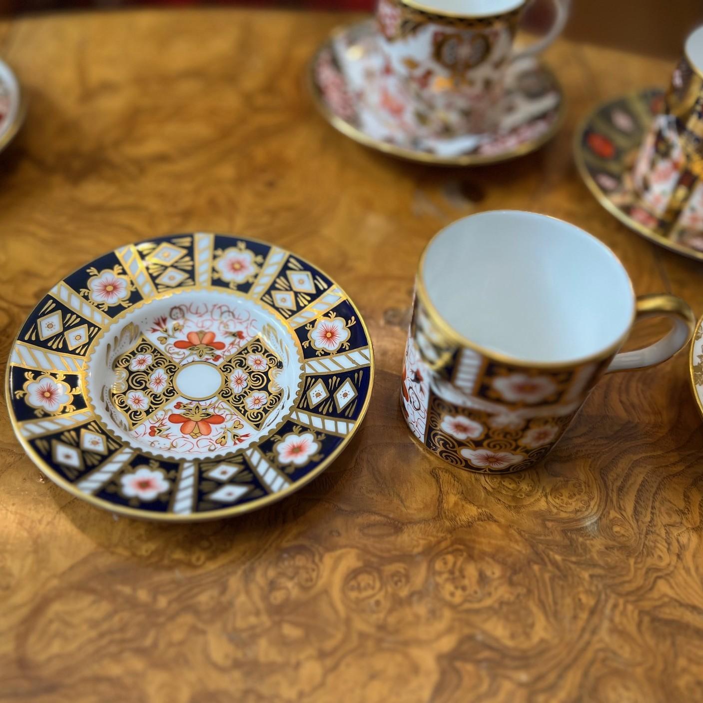 Ensemble de six tasses et soucoupes à demi-tasse en porcelaine dorée Imari Royal Crown Derby en vente 5