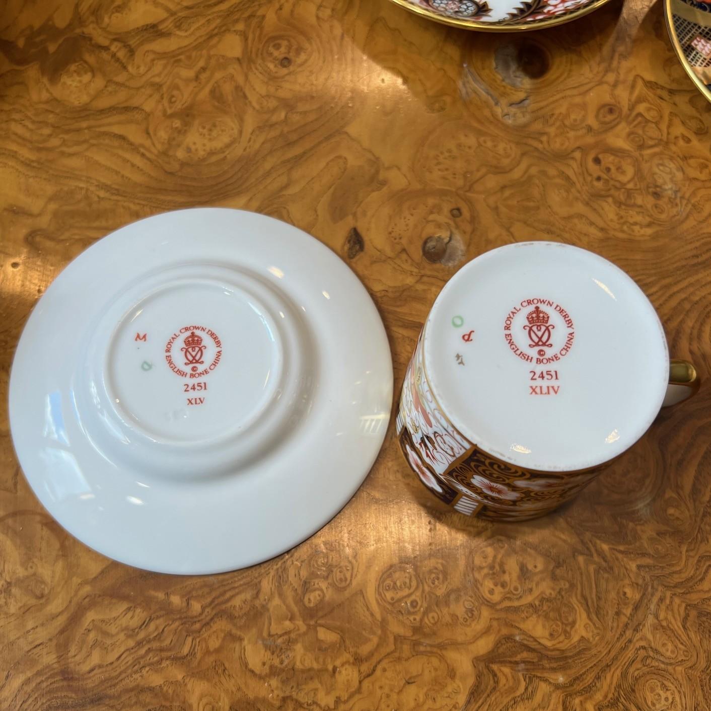 Ensemble de six tasses et soucoupes à demi-tasse en porcelaine dorée Imari Royal Crown Derby en vente 6
