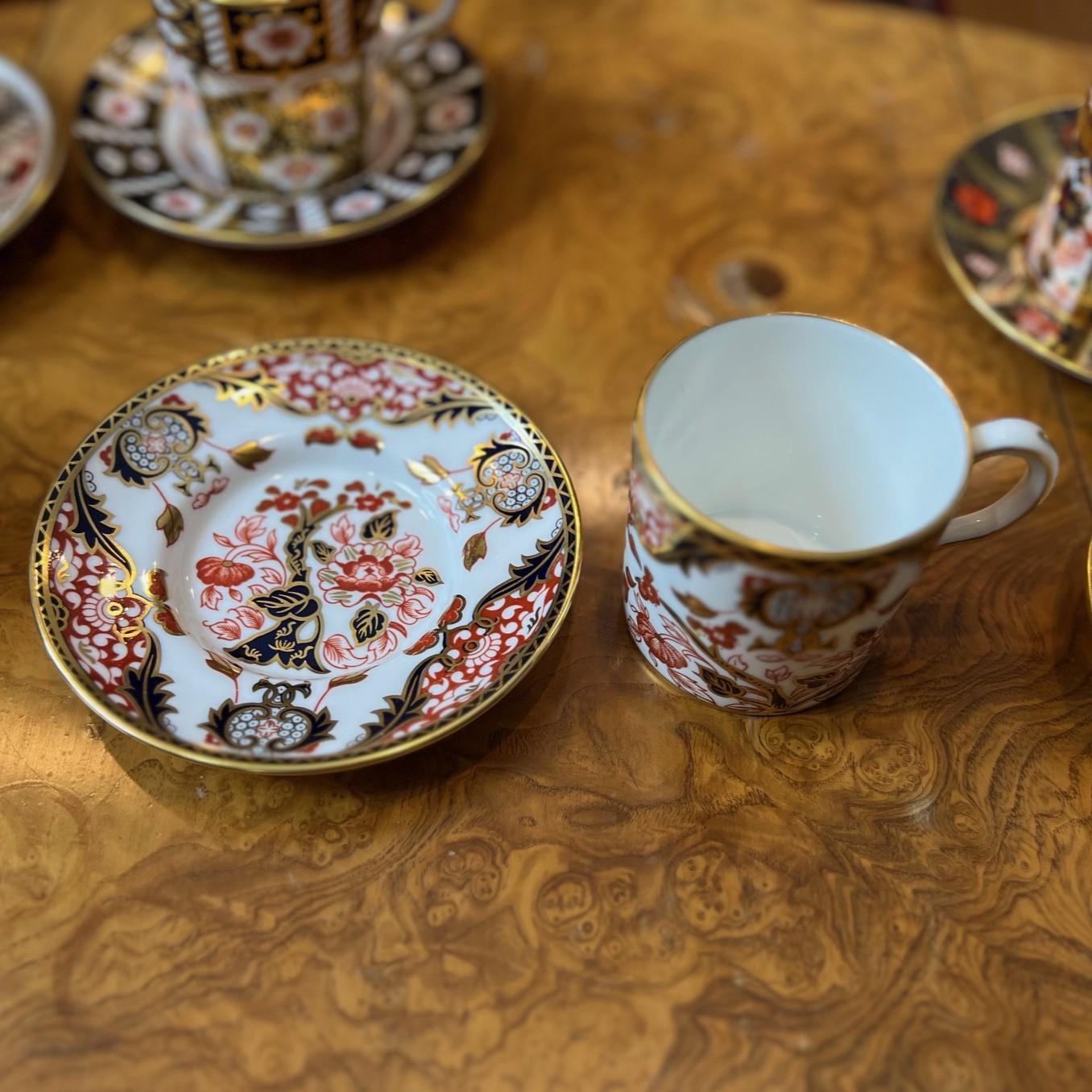 Ensemble de six tasses et soucoupes à demi-tasse en porcelaine dorée Imari Royal Crown Derby en vente 7