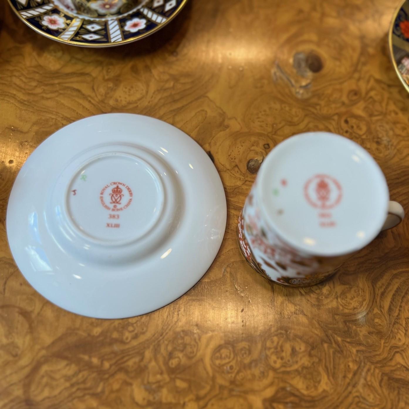 Ensemble de six tasses et soucoupes à demi-tasse en porcelaine dorée Imari Royal Crown Derby en vente 8