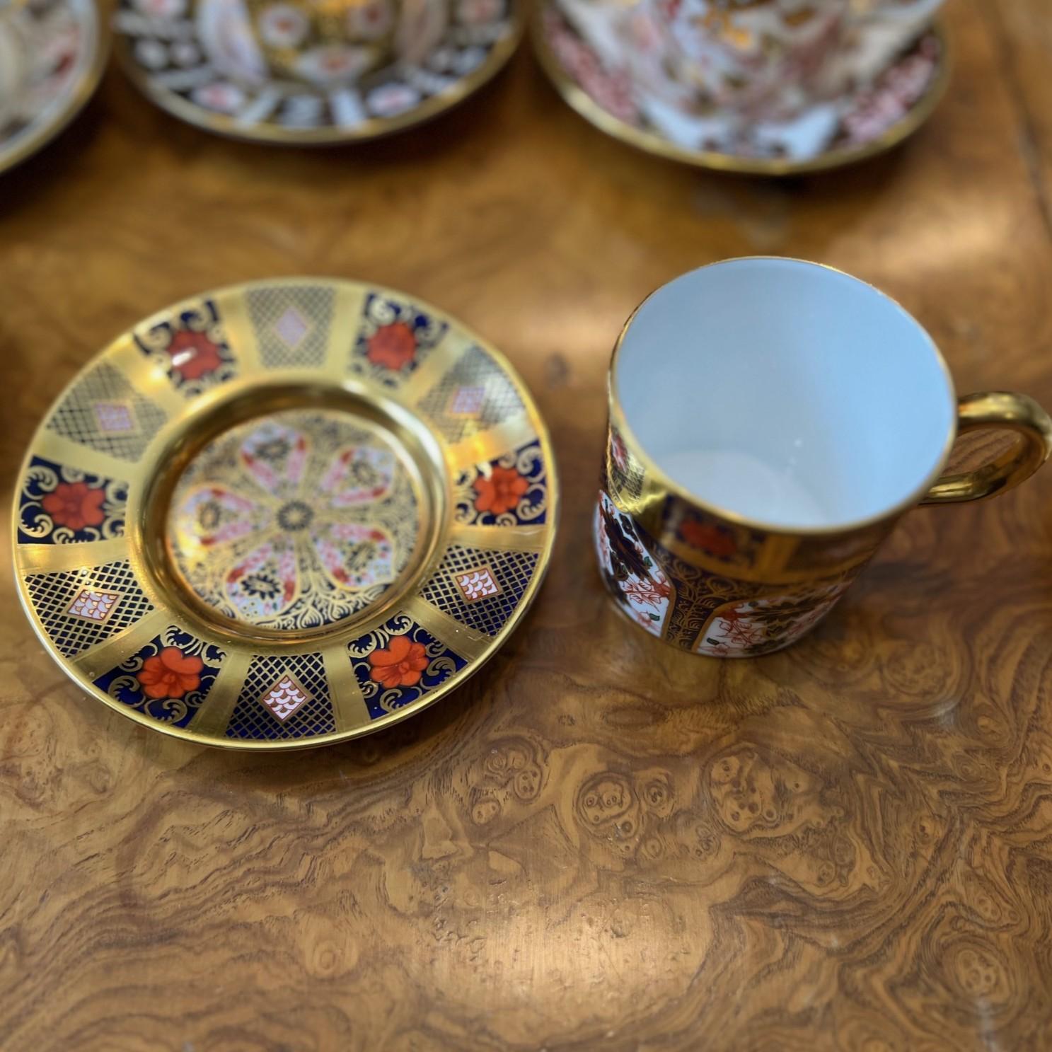 Ensemble de six tasses et soucoupes à demi-tasse en porcelaine dorée Imari Royal Crown Derby en vente 9