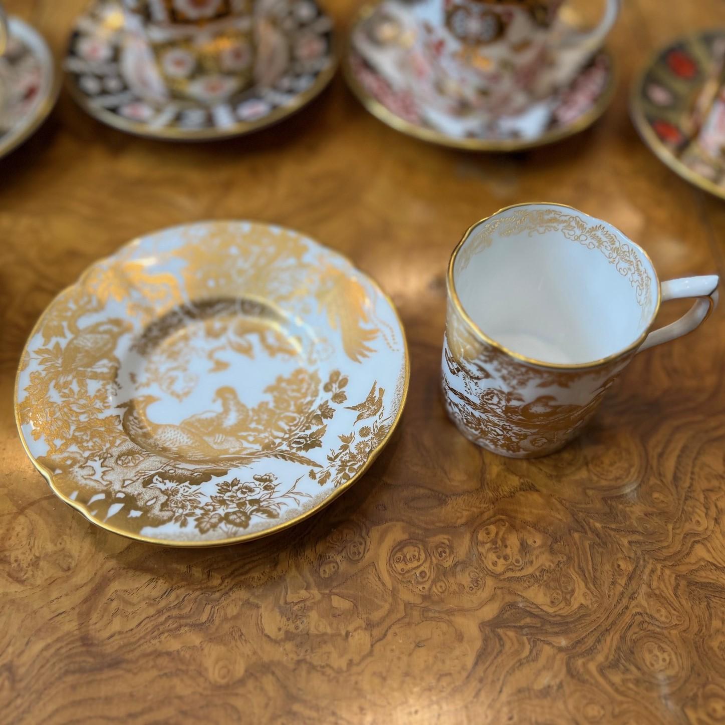 Ensemble de six tasses et soucoupes à demi-tasse en porcelaine dorée Imari Royal Crown Derby en vente 11