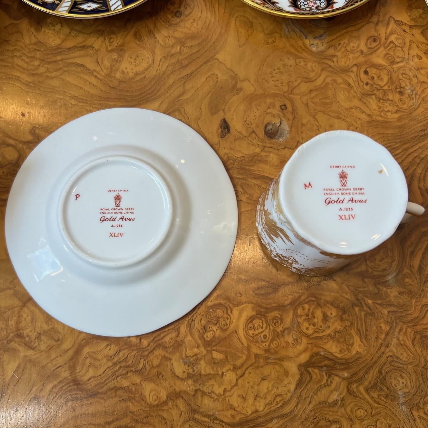 Ensemble de six tasses et soucoupes à demi-tasse en porcelaine dorée Imari Royal Crown Derby en vente 12