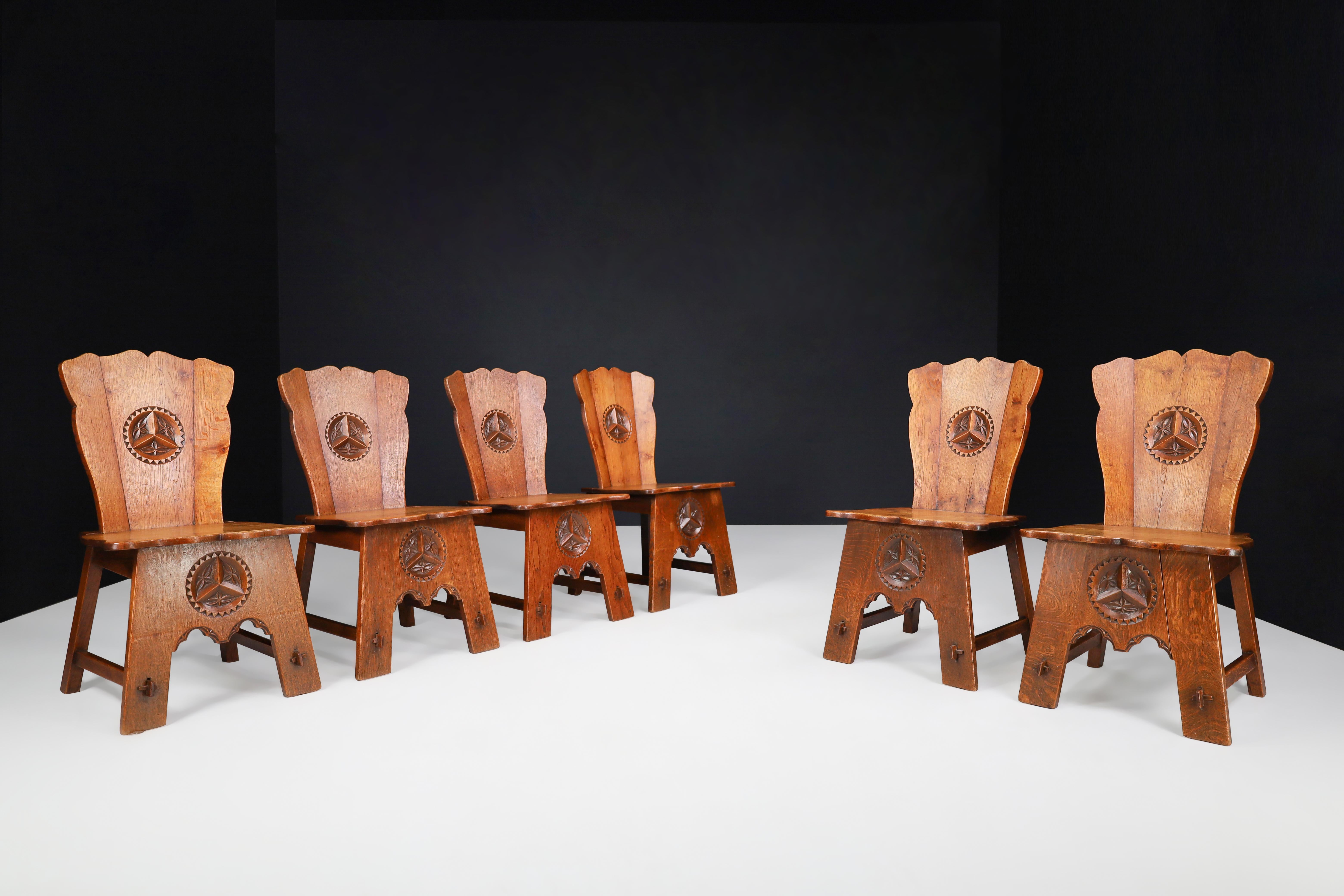 Set of Six Rural Oak Dining Chairs, Spain, 1950s
A fantastic set of six rural oak dining chairs originated in Spain in the 1950s. Crafted by hand from solid oak, these chairs embody the rustic elegance of traditional Spanish craftsmanship. Their