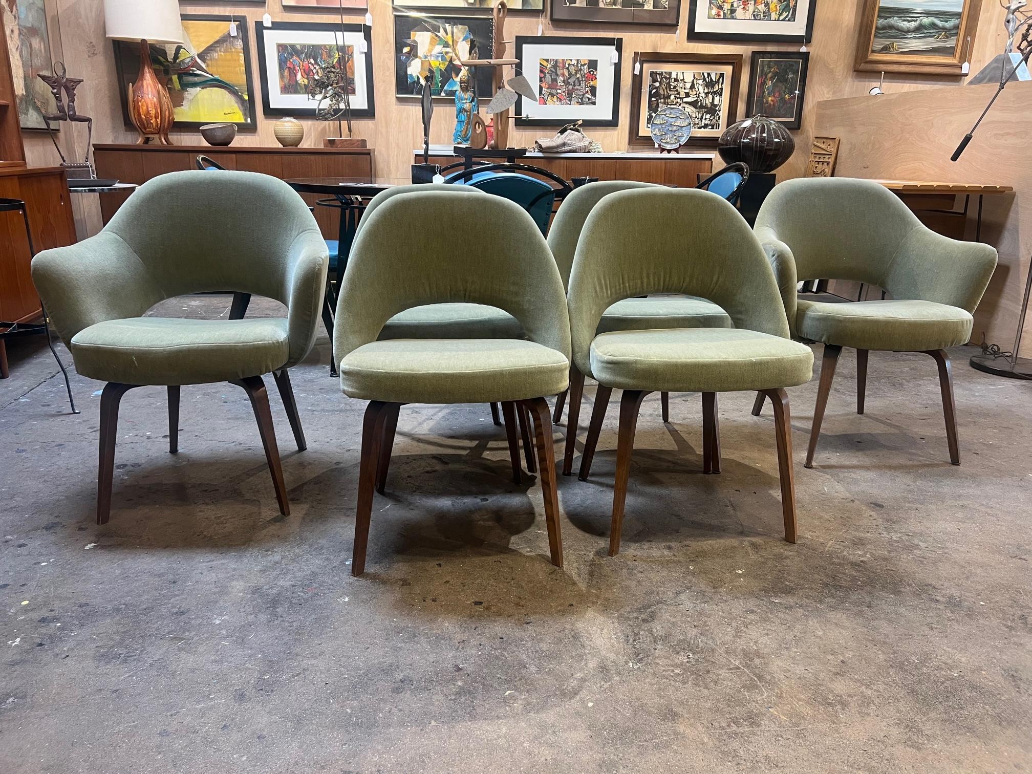 Set of Six Saarinen Velvet Executive Wooden Leg Chairs In Good Condition In Boise, ID