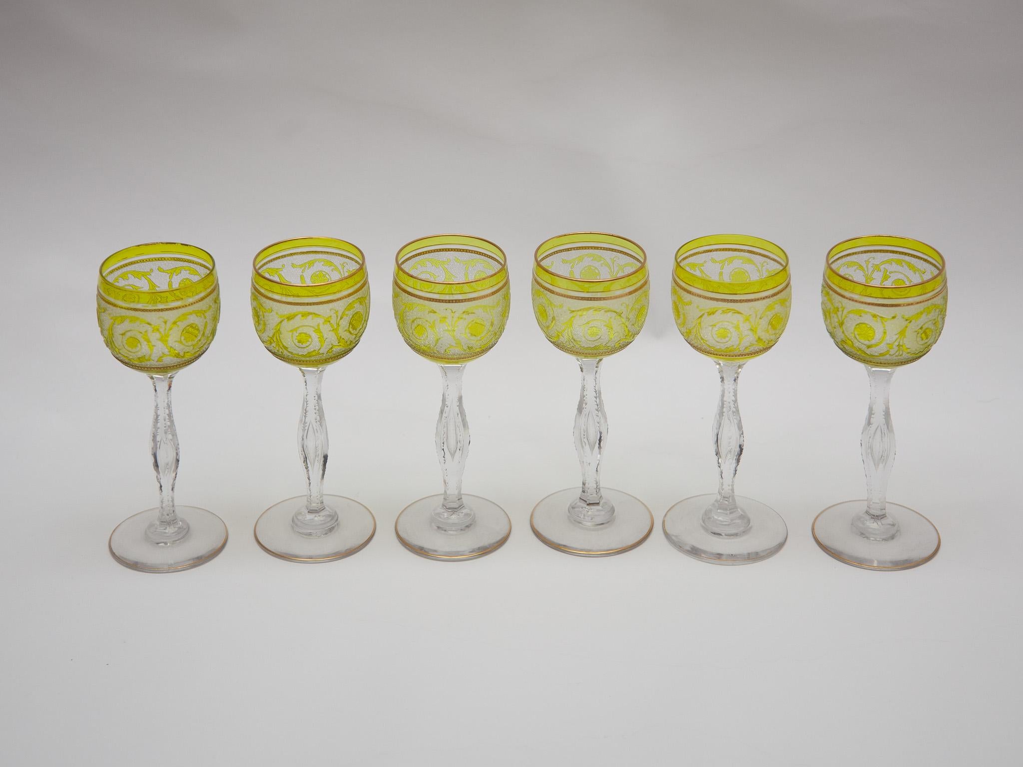 Ensemble de six verres à vin verts Saint-Louis, gravure de chardon, 1910, France en vente 3