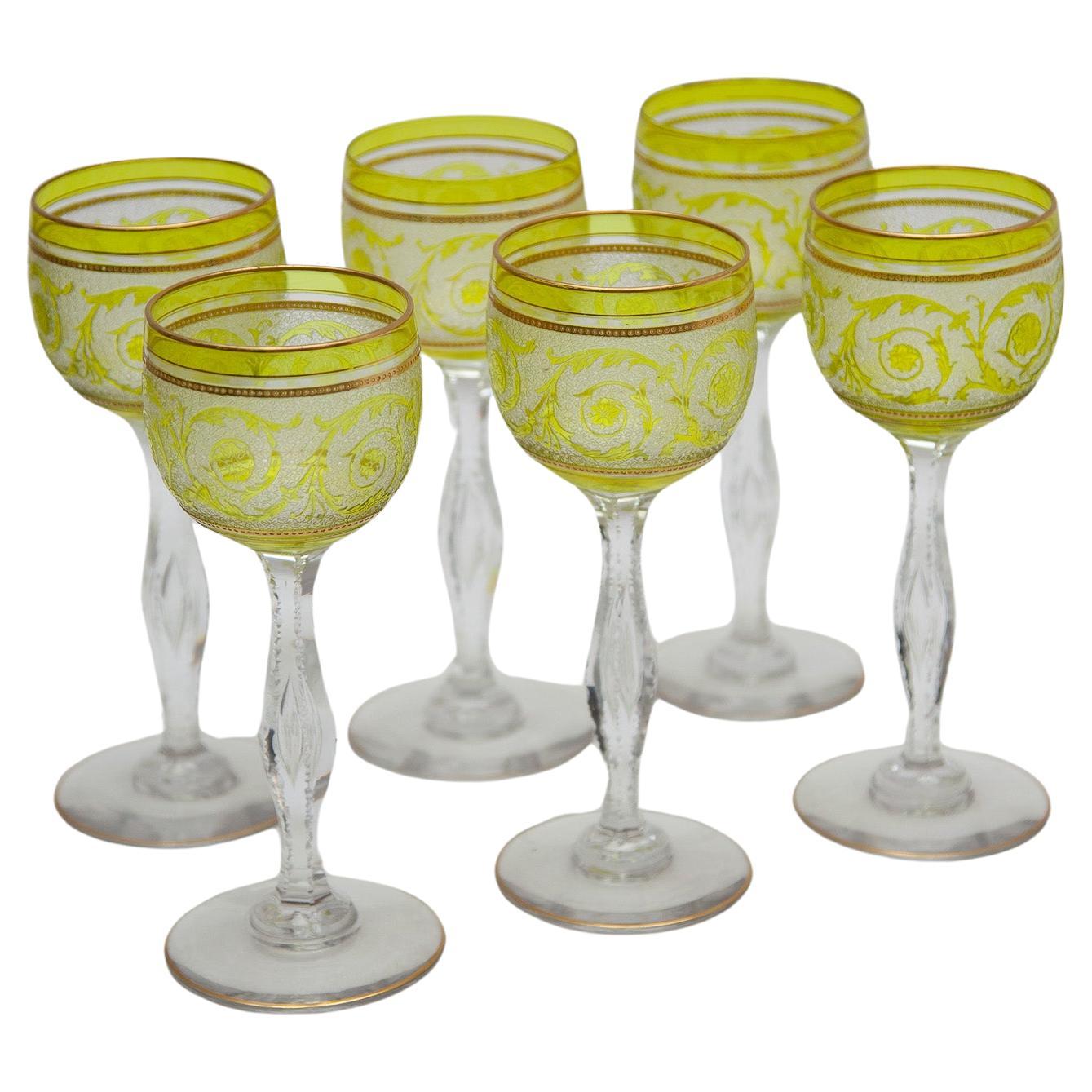 Ensemble de six verres à vin verts Saint-Louis, gravure de chardon, 1910, France en vente