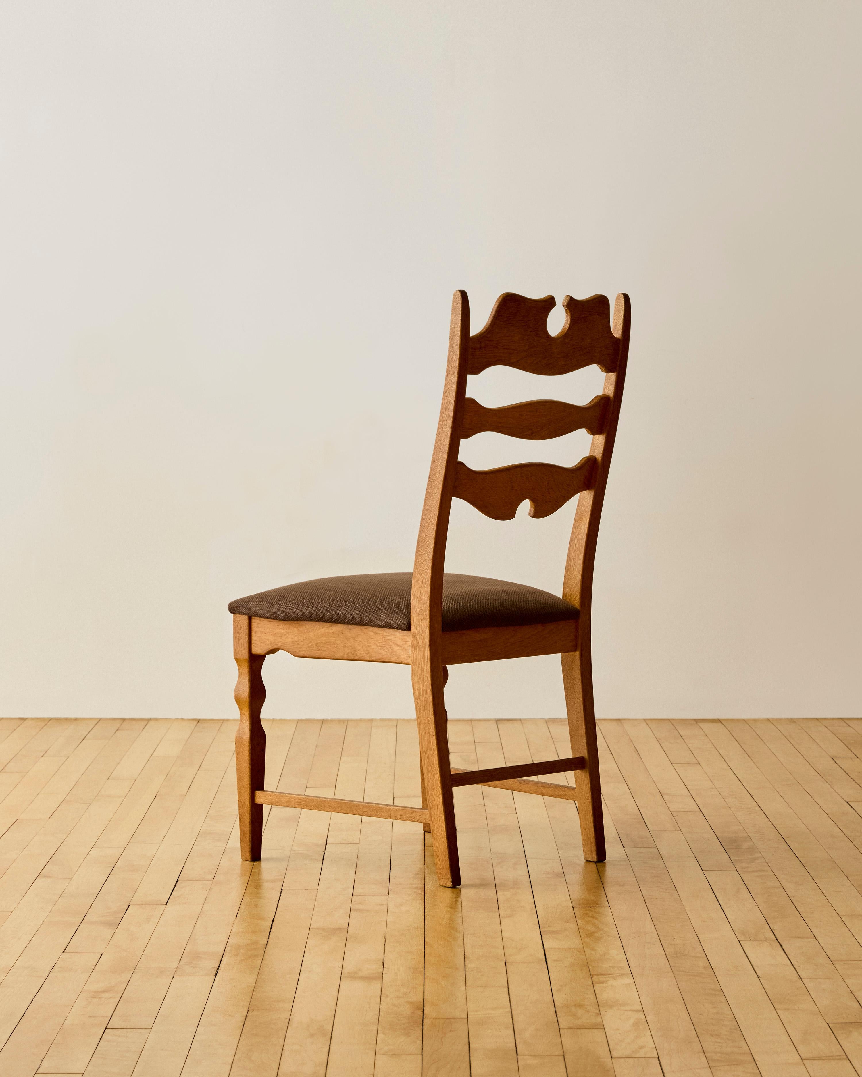 Set of Six Scalloped Back Dining Chairs by Henning Kjærnulf (Dänisch) im Angebot